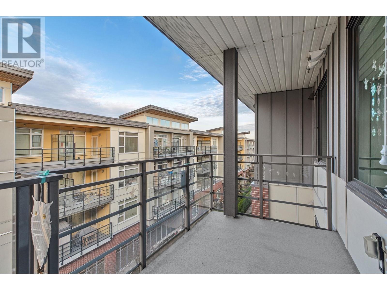 Listing Picture 5 of 15 : PH 51 5355 LANE STREET, Burnaby / 本拿比 - 魯藝地產 Yvonne Lu Group - MLS Medallion Club Member