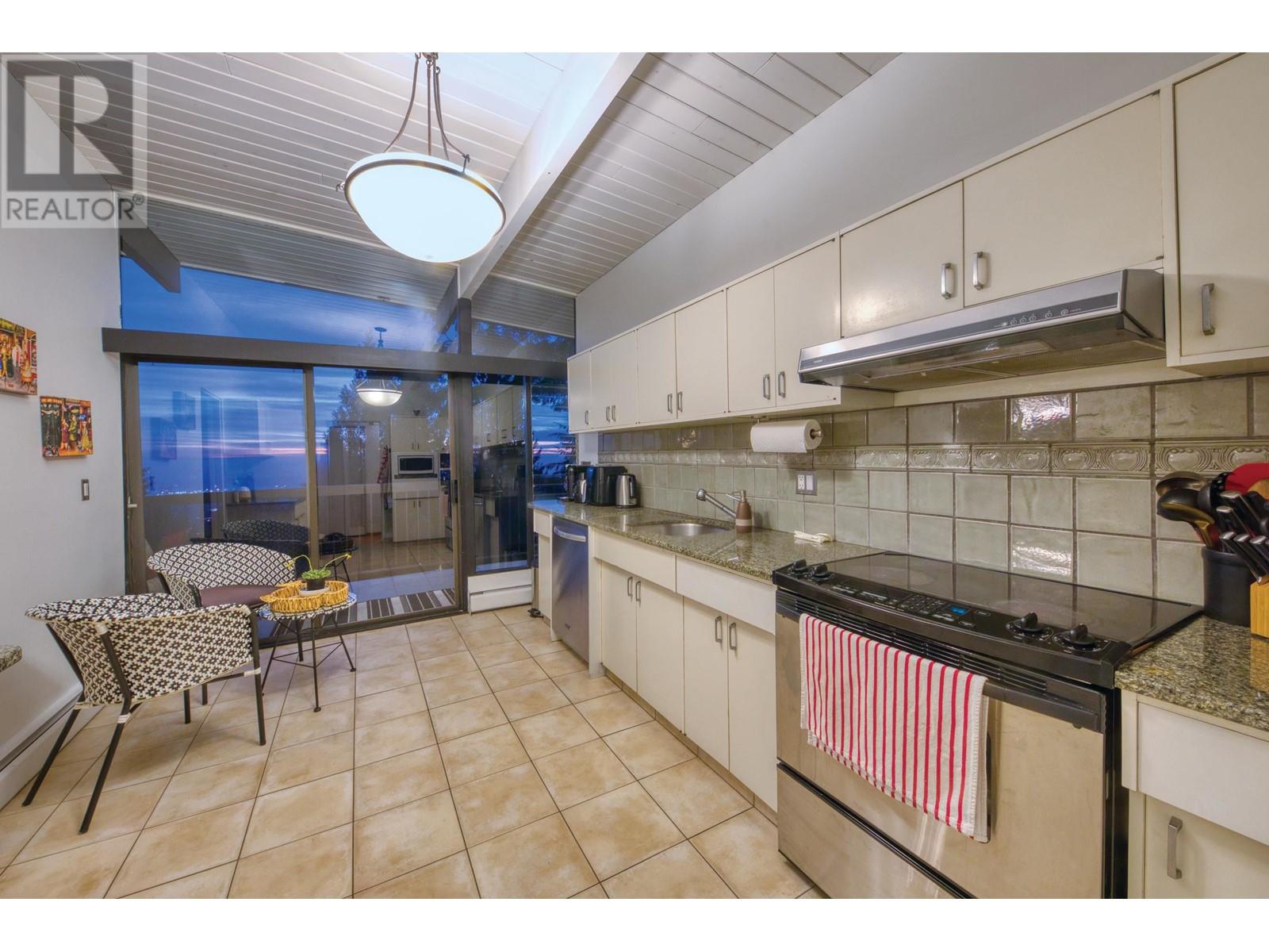 4880 Skyline Drive, North Vancouver, British Columbia  V7R 3J3 - Photo 15 - R2955286