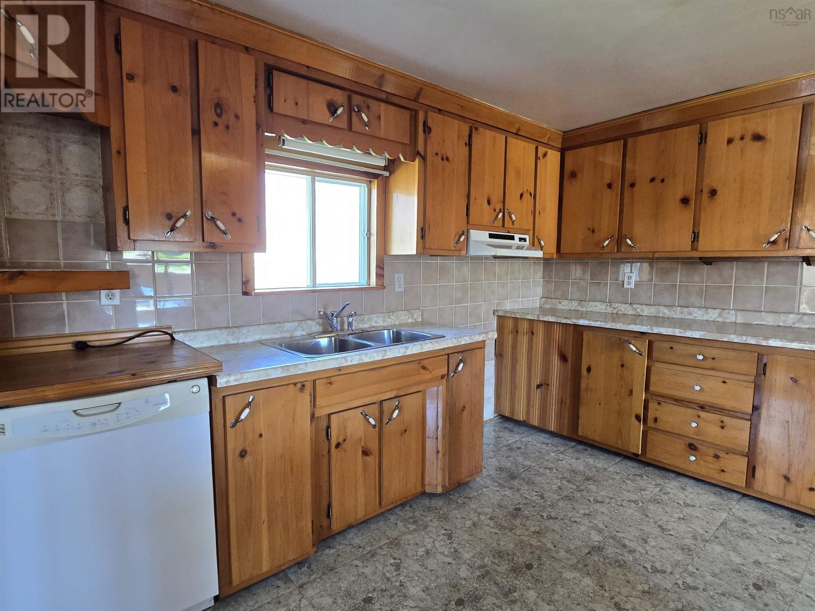 14 Commercial Street, Port Medway, Nova Scotia  B0J 2T0 - Photo 5 - 202501203