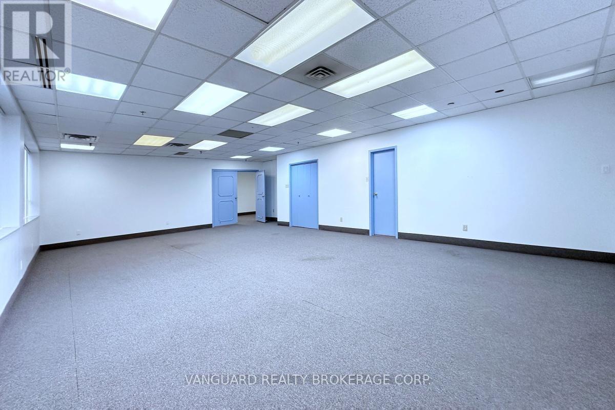 360 Deerhide Crescent, Toronto, Ontario  M9M 2Y6 - Photo 6 - W7276392