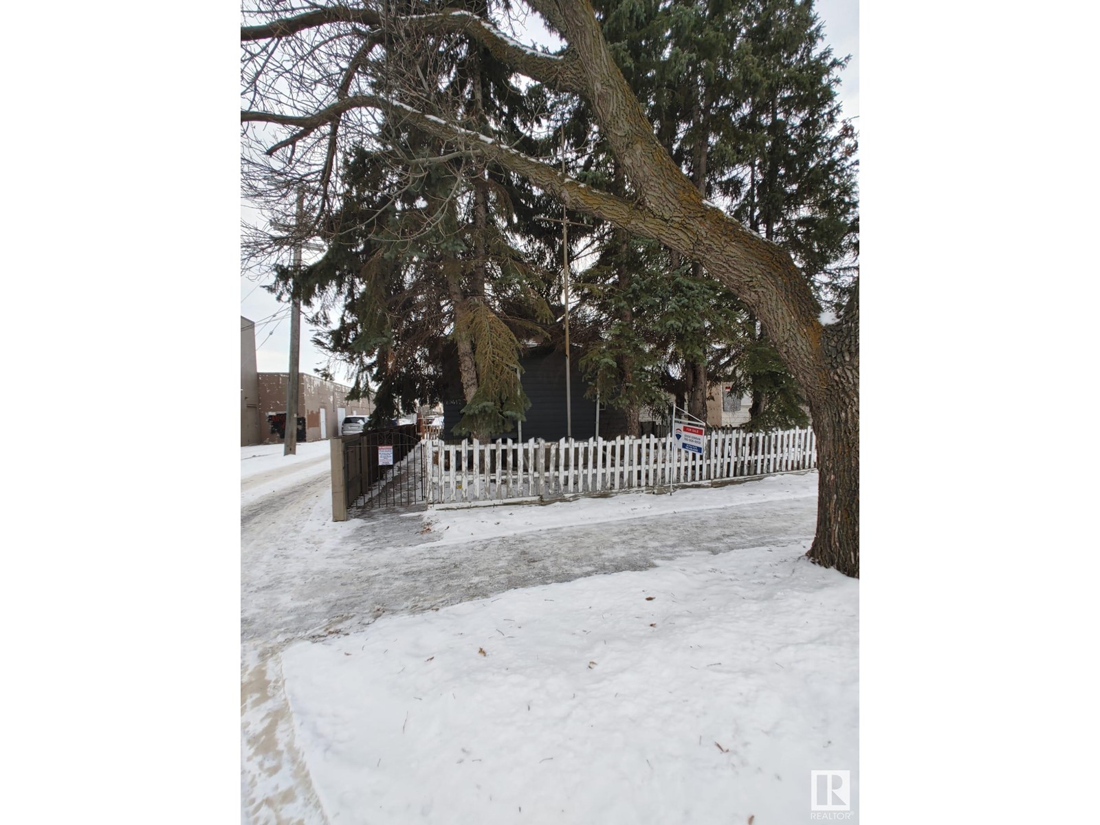 10417 70 Av Nw, Edmonton, Alberta  T6H 2E7 - Photo 2 - E4413579