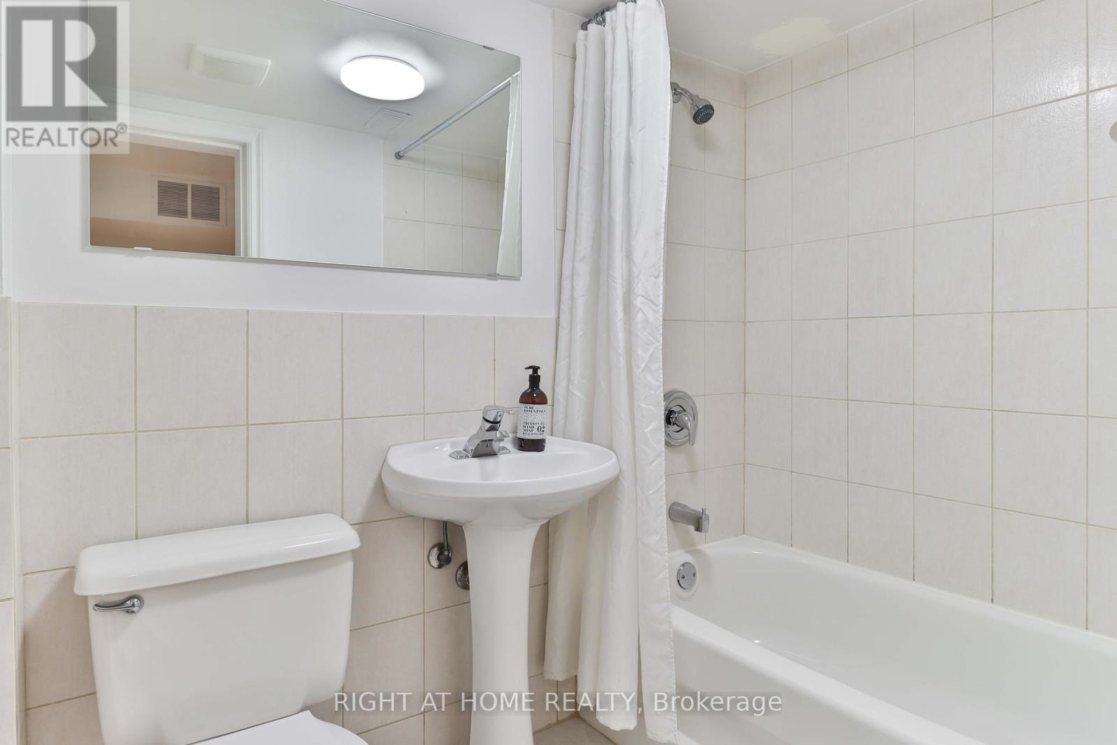 Bsmt - 215a Chambers Avenue, Toronto, Ontario  M6M 3L4 - Photo 11 - W11931323