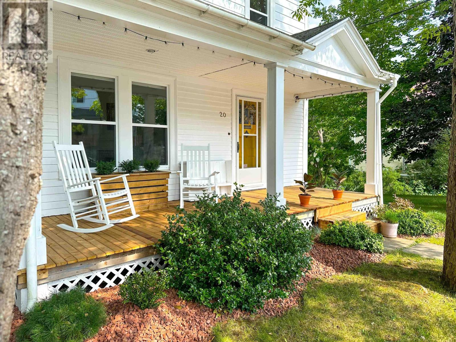 20 Queen Street, Bridgewater, Nova Scotia  B4V 1P2 - Photo 2 - 202422239