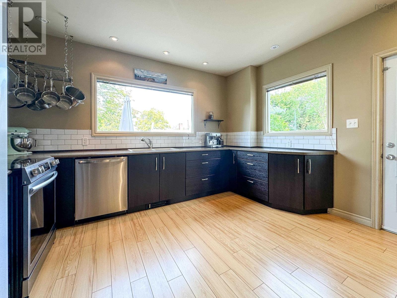 20 Queen Street, Bridgewater, Nova Scotia  B4V 1P2 - Photo 22 - 202422239