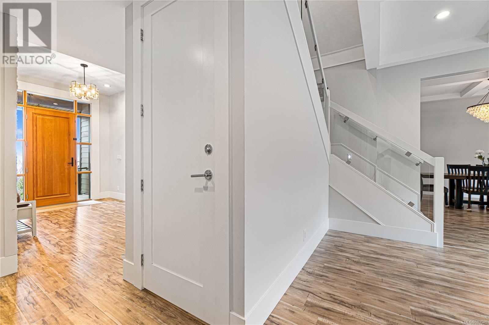 Property at 6259 Icarus Dr image 4