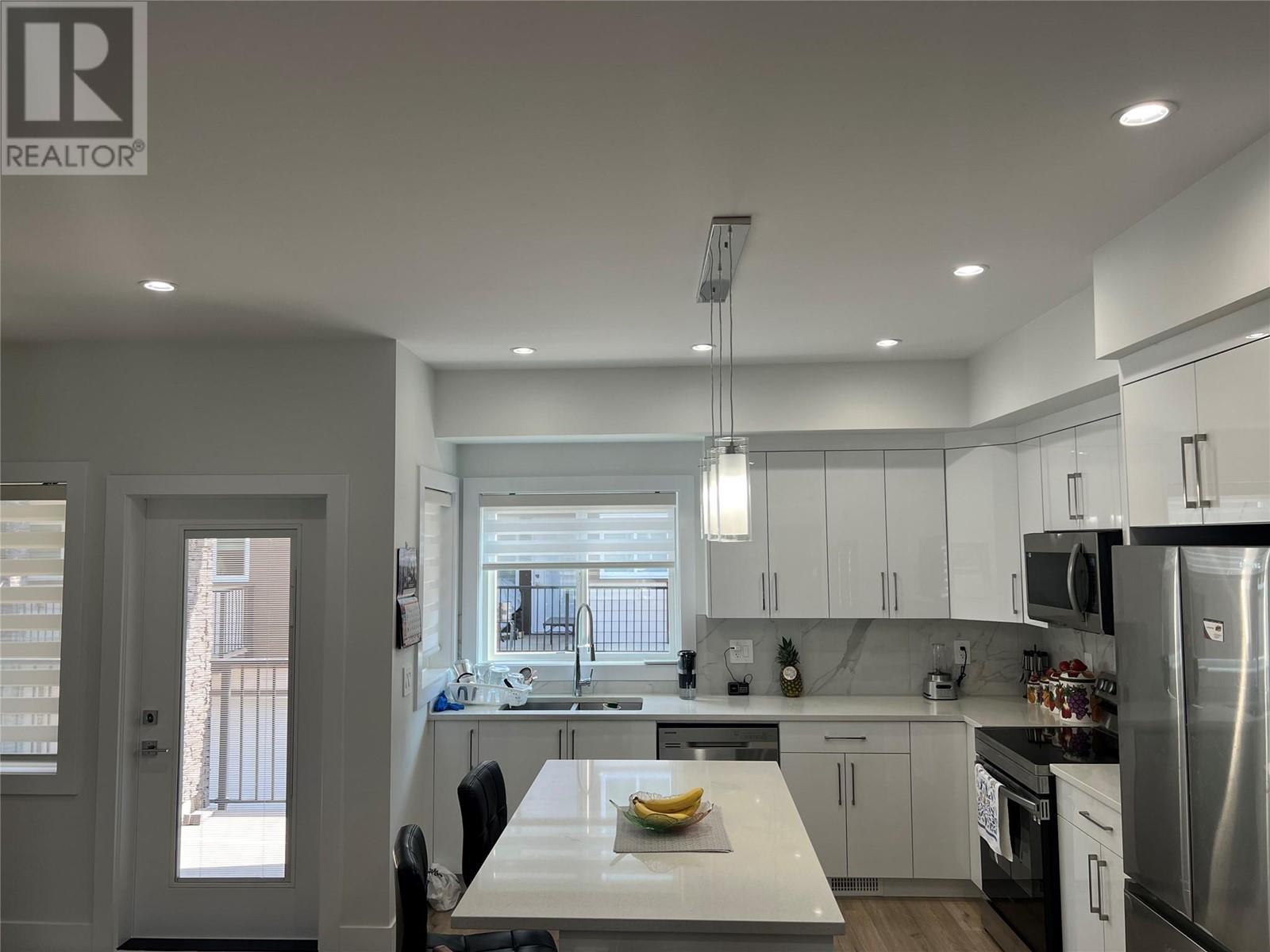 Property at 1354 Rutland Road Road N Unit# 4 image 2