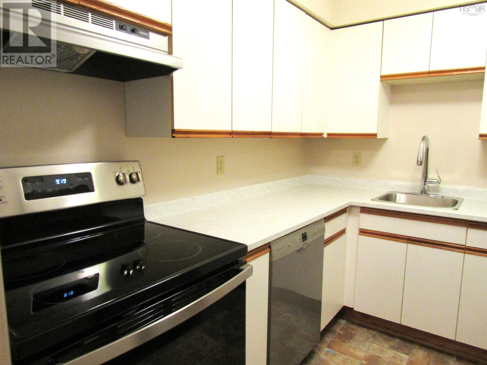 13 5 Rose Way, Dartmouth, Nova Scotia  B2Y 4L9 - Photo 3 - 202501246