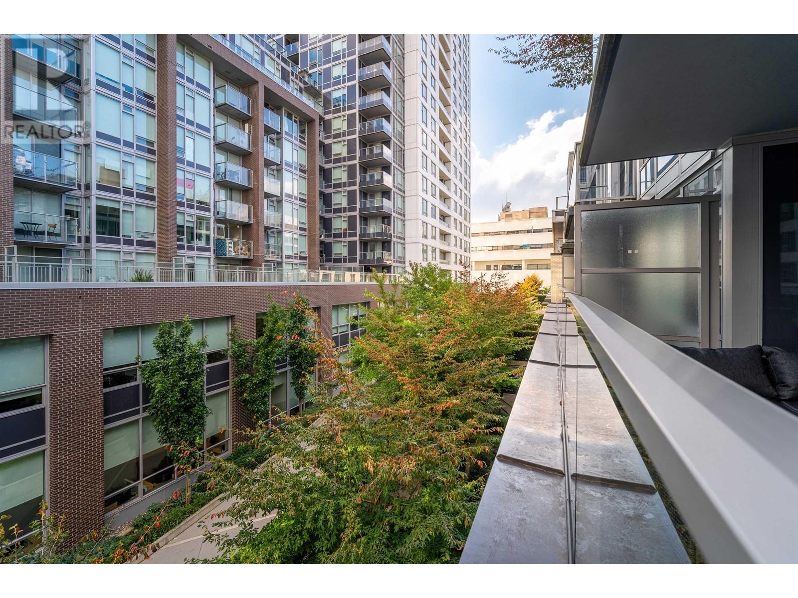 Listing Picture 17 of 27 : 619 5598 ORMIDALE STREET, Vancouver / 溫哥華 - 魯藝地產 Yvonne Lu Group - MLS Medallion Club Member