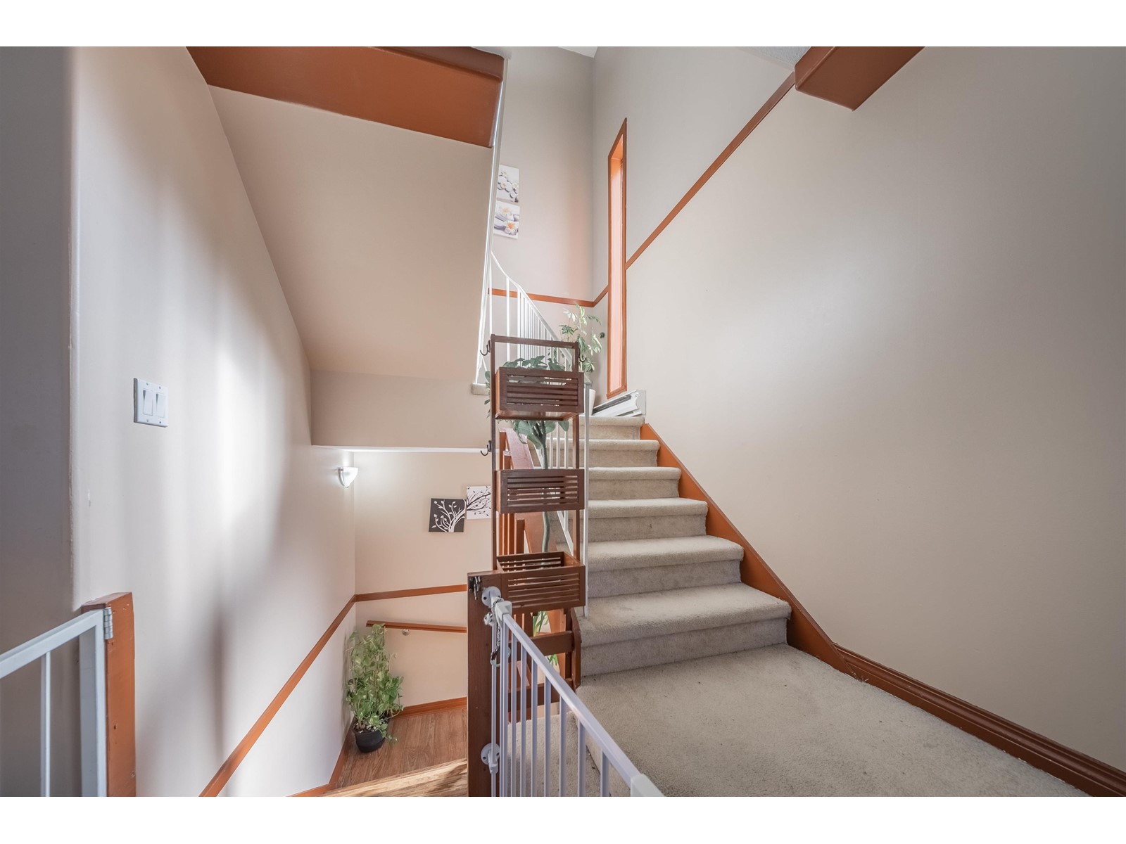 10560 Holly Park Lane, Surrey, British Columbia  V3R 6X9 - Photo 13 - R2956389