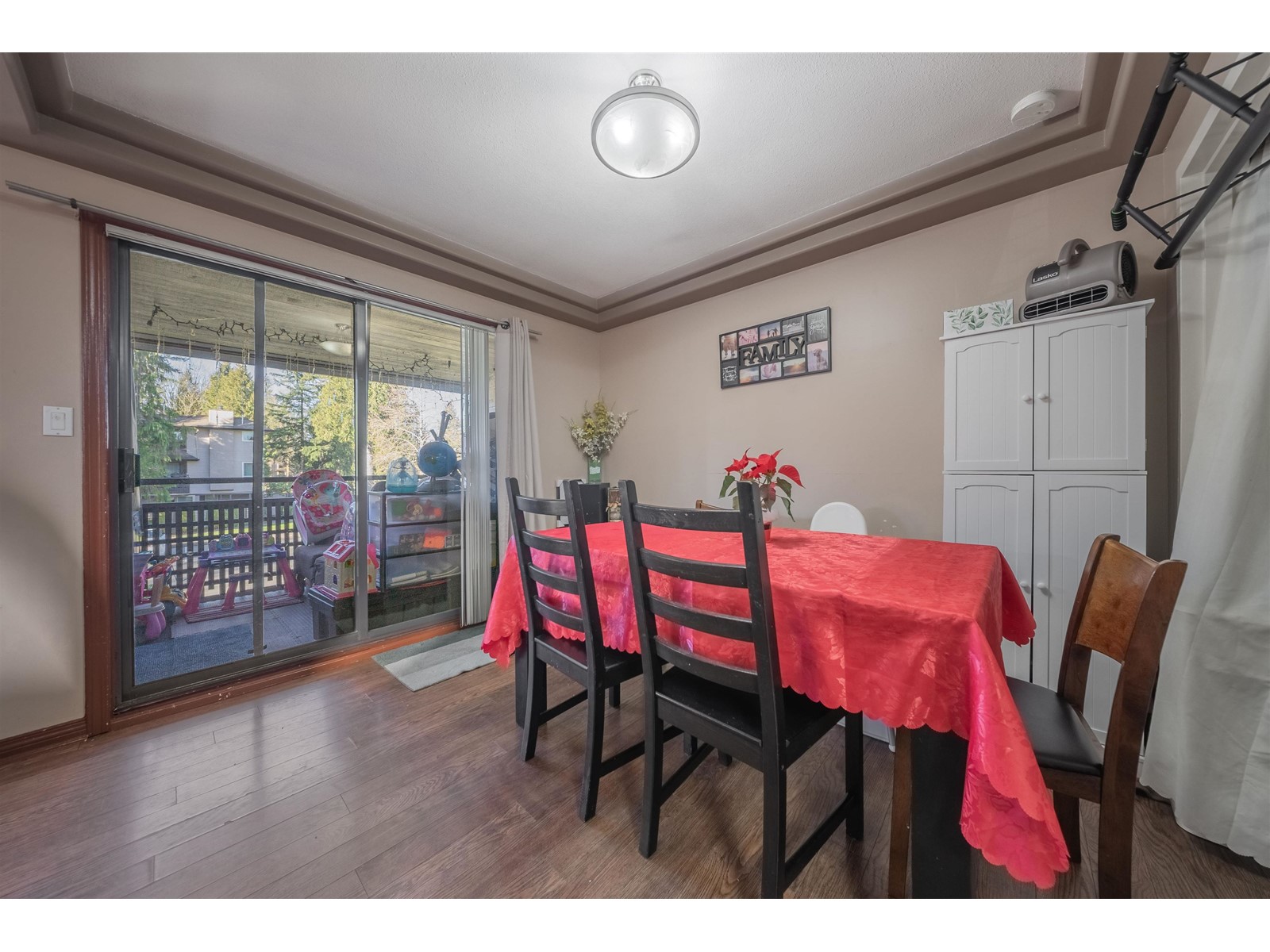 10560 Holly Park Lane, Surrey, British Columbia  V3R 6X9 - Photo 11 - R2956389