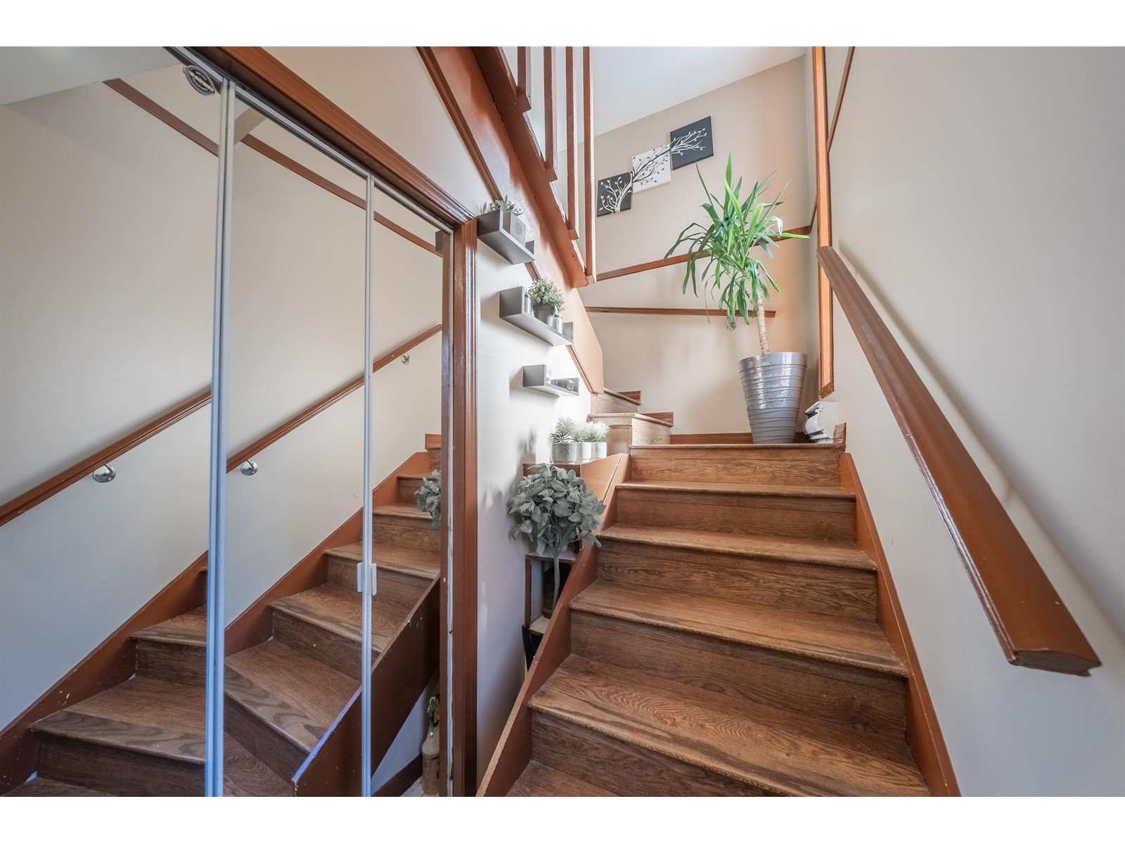 Property at 10560 HOLLY PARK LANE image 3