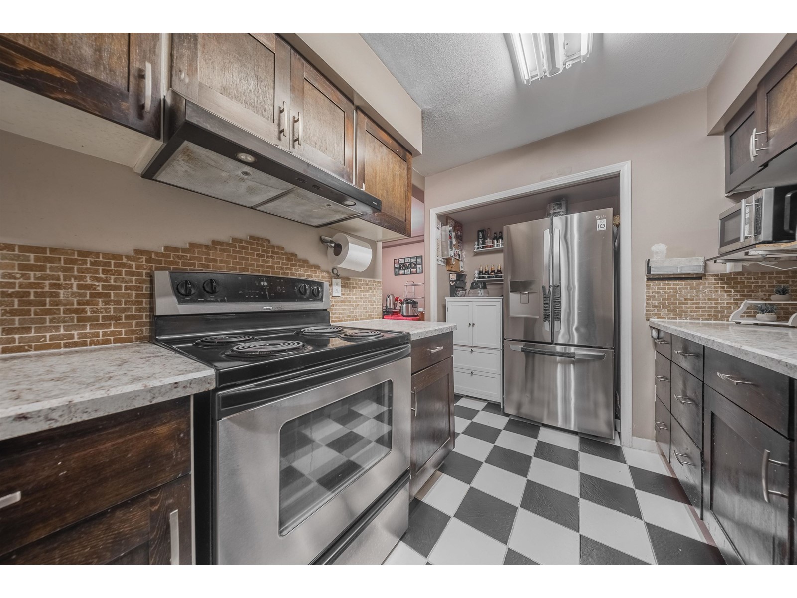 10560 Holly Park Lane, Surrey, British Columbia  V3R 6X9 - Photo 8 - R2956389