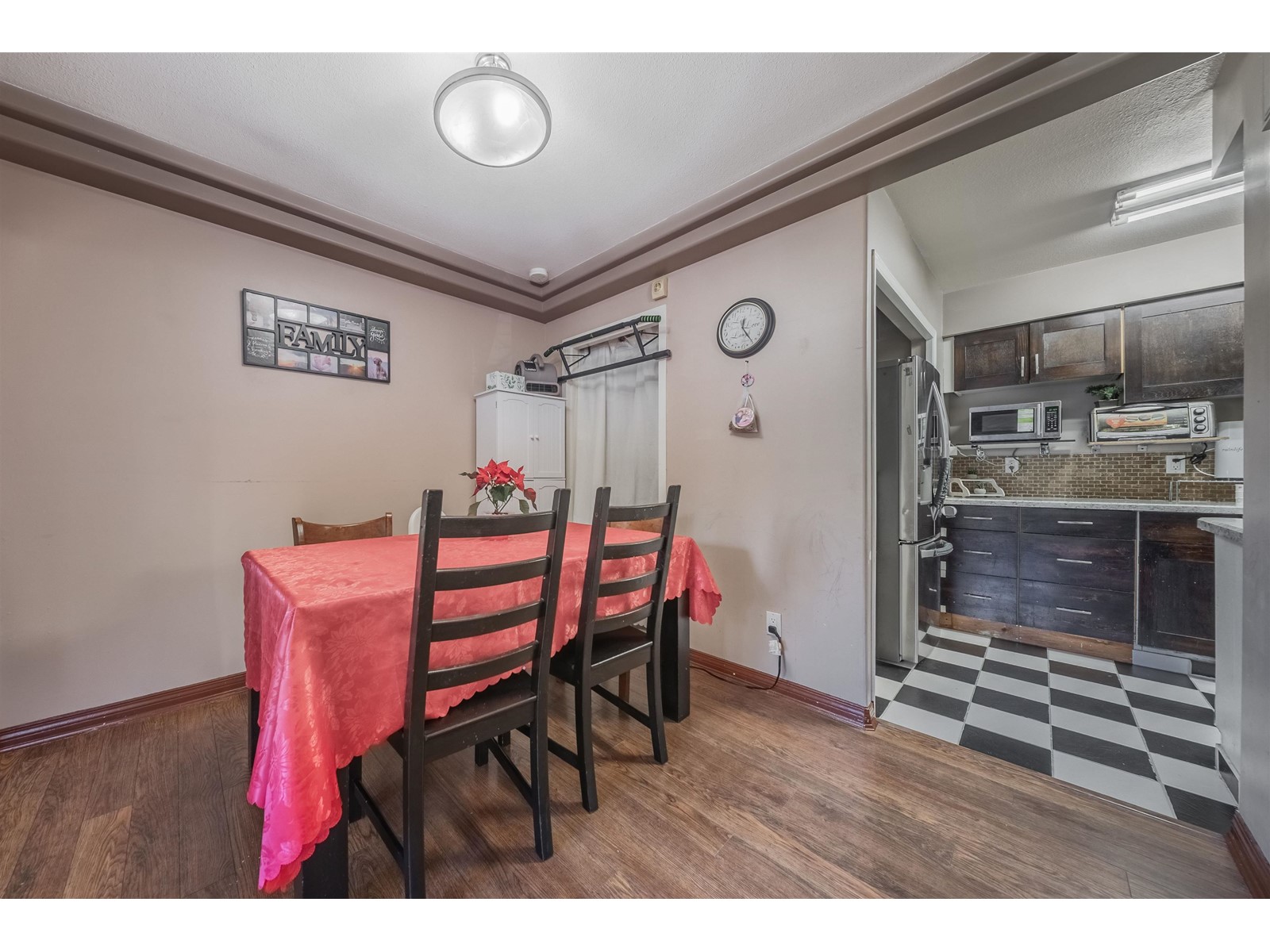 10560 Holly Park Lane, Surrey, British Columbia  V3R 6X9 - Photo 10 - R2956389