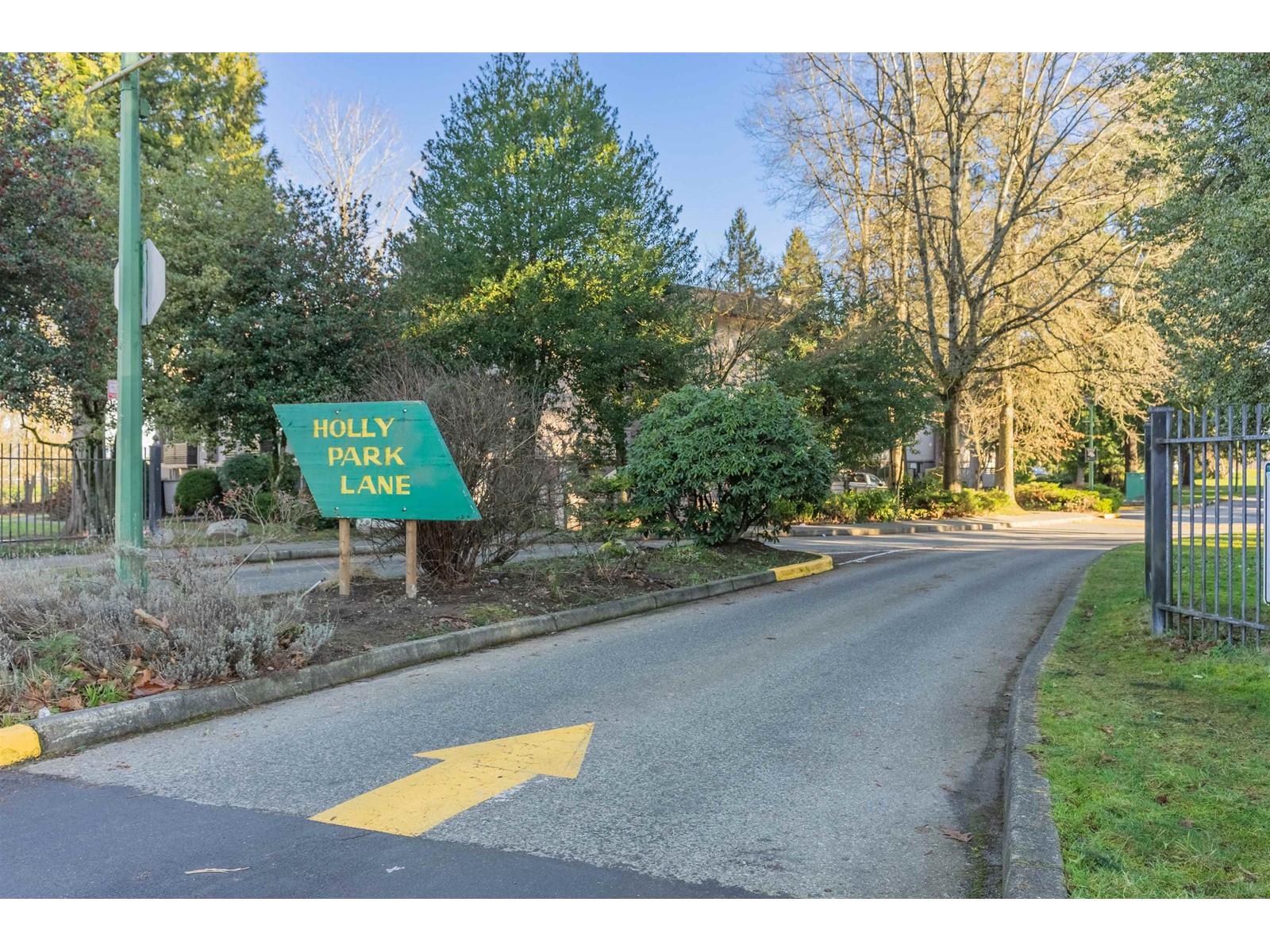 10560 Holly Park Lane, Surrey, British Columbia  V3R 6X9 - Photo 23 - R2956389