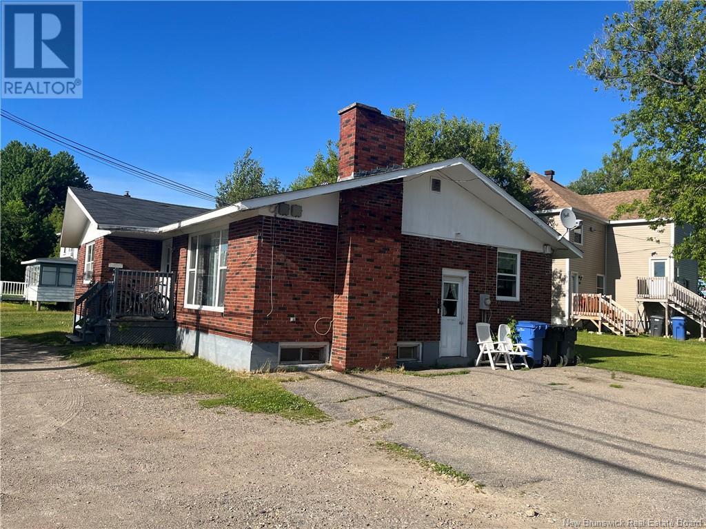 955 King Avenue, Bathurst, New Brunswick  E2A 1R9 - Photo 2 - NB111486