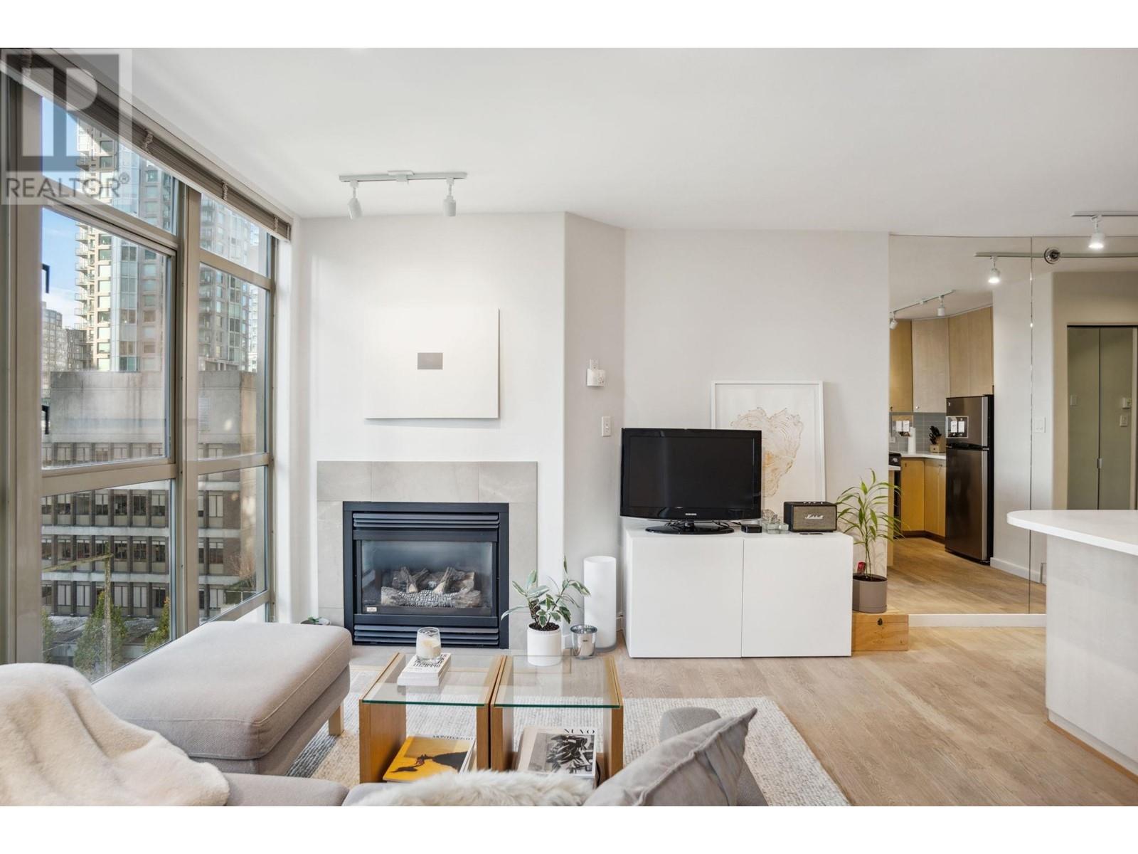 Listing Picture 13 of 33 : 705 819 HAMILTON STREET, Vancouver / 溫哥華 - 魯藝地產 Yvonne Lu Group - MLS Medallion Club Member