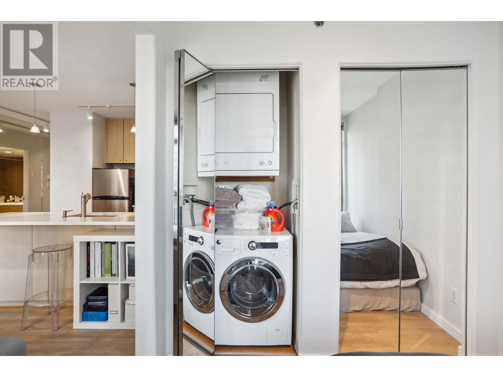 Listing Picture 14 of 33 : 705 819 HAMILTON STREET, Vancouver / 溫哥華 - 魯藝地產 Yvonne Lu Group - MLS Medallion Club Member