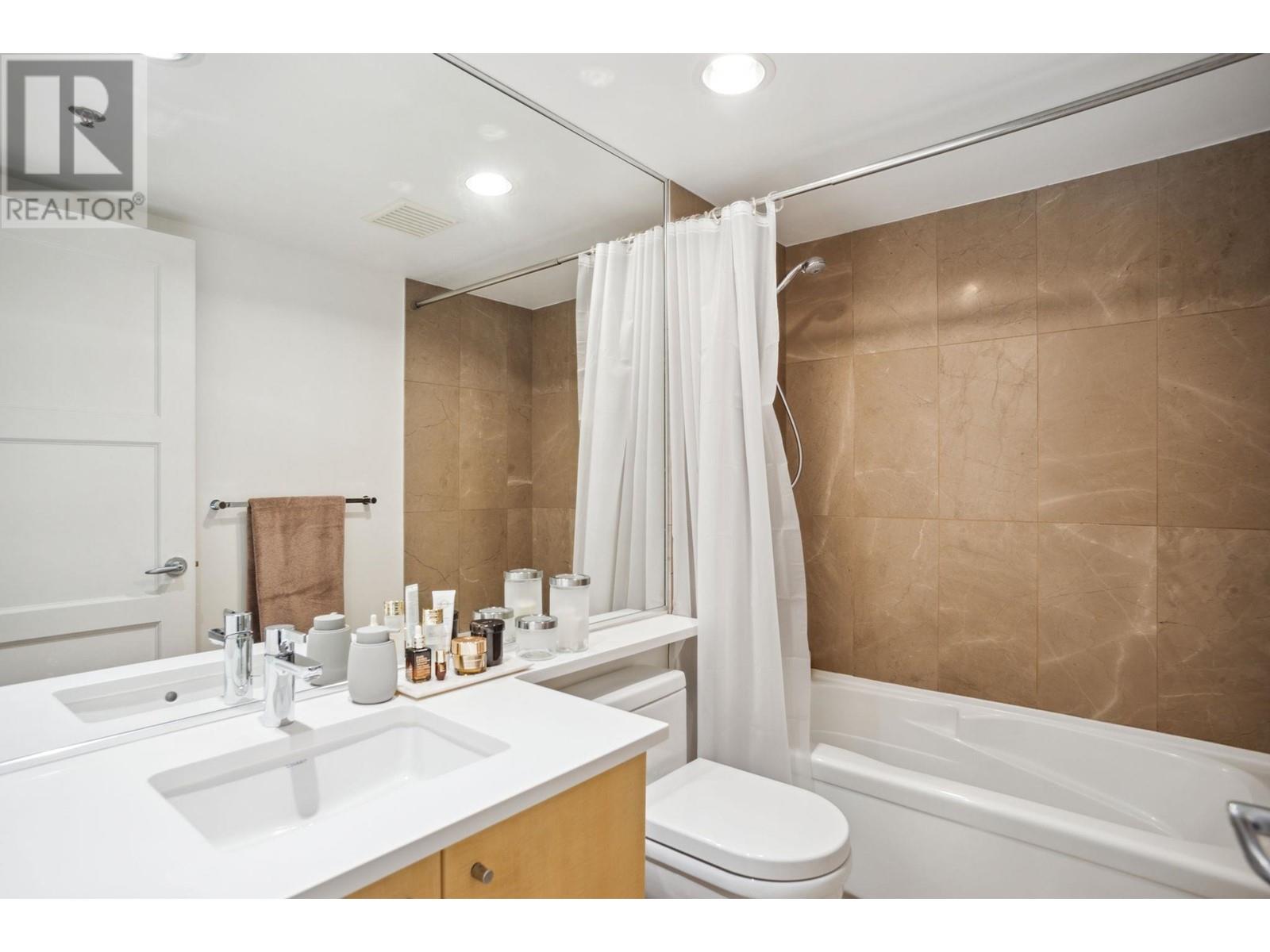 Listing Picture 17 of 33 : 705 819 HAMILTON STREET, Vancouver / 溫哥華 - 魯藝地產 Yvonne Lu Group - MLS Medallion Club Member