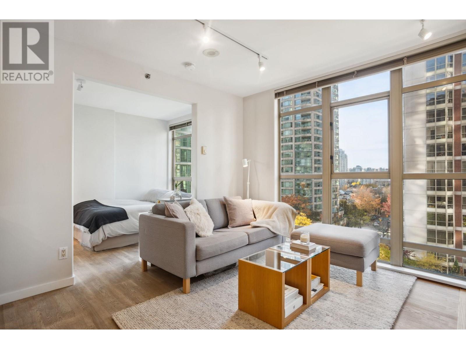 Listing Picture 8 of 33 : 705 819 HAMILTON STREET, Vancouver / 溫哥華 - 魯藝地產 Yvonne Lu Group - MLS Medallion Club Member