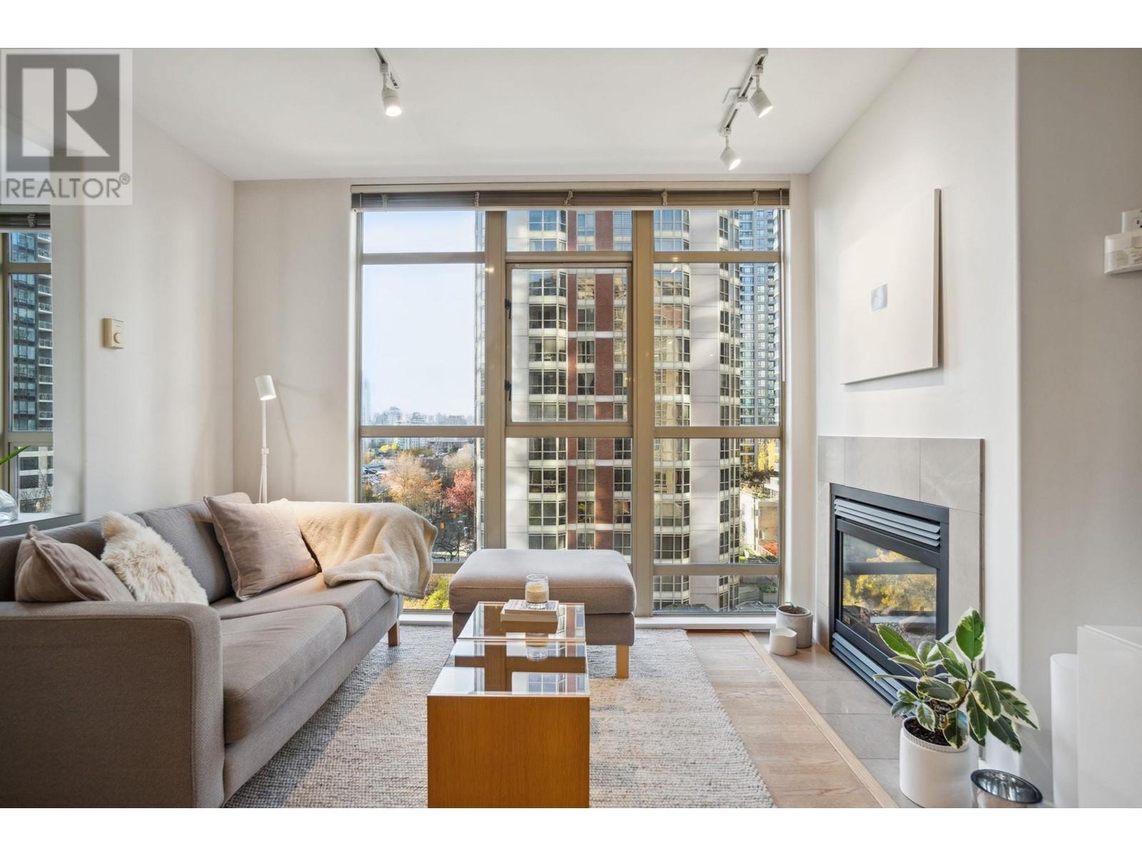 Listing Picture 9 of 33 : 705 819 HAMILTON STREET, Vancouver / 溫哥華 - 魯藝地產 Yvonne Lu Group - MLS Medallion Club Member