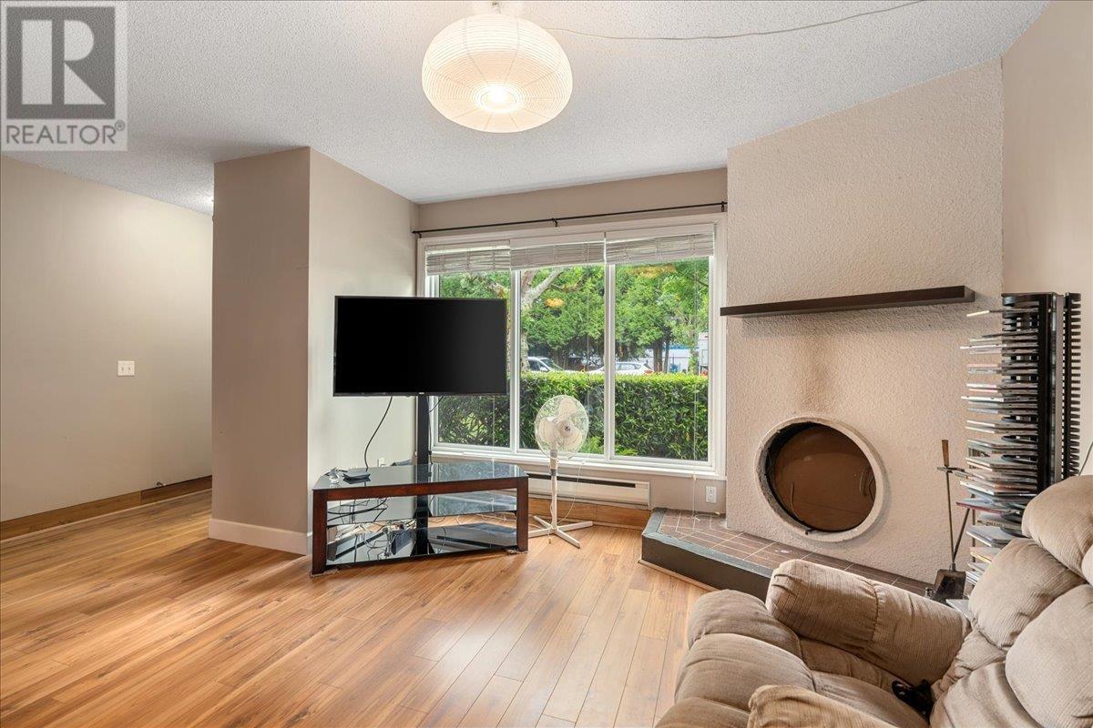 3347 Sefton Street, Port Coquitlam, British Columbia V3B 5C9 - Photo 4 - R2957875