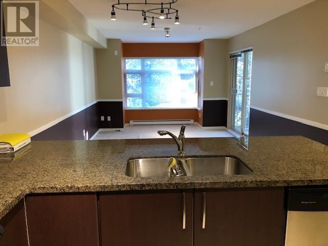 Listing Picture 2 of 6 : 205 7337 MACPHERSON AVENUE, Burnaby / 本拿比 - 魯藝地產 Yvonne Lu Group - MLS Medallion Club Member