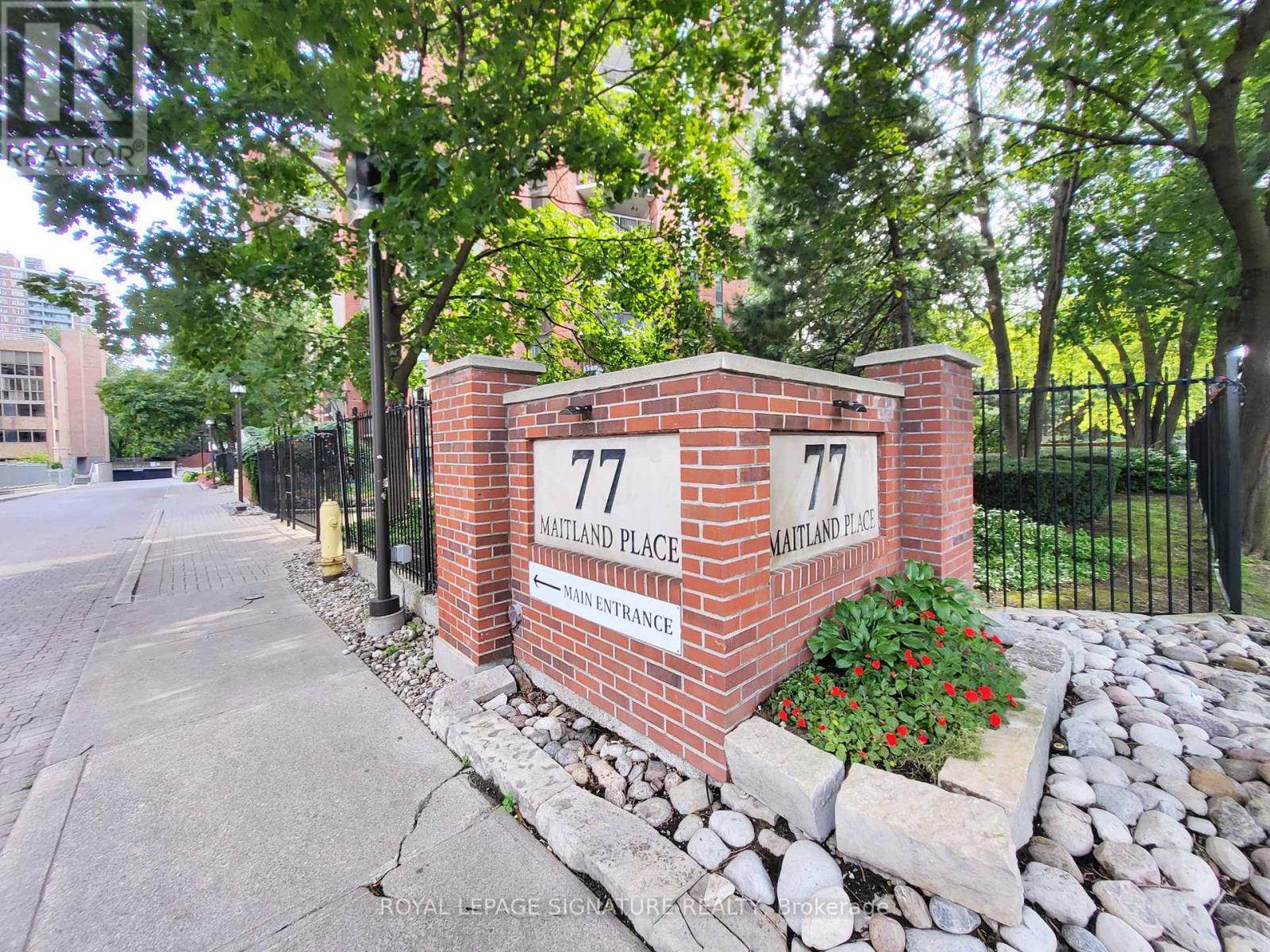 205 - 77 Maitland Place, Toronto (Cabbagetown-South St. James Town), Ontario  M4Y 2V6 - Photo 2 - C11931468