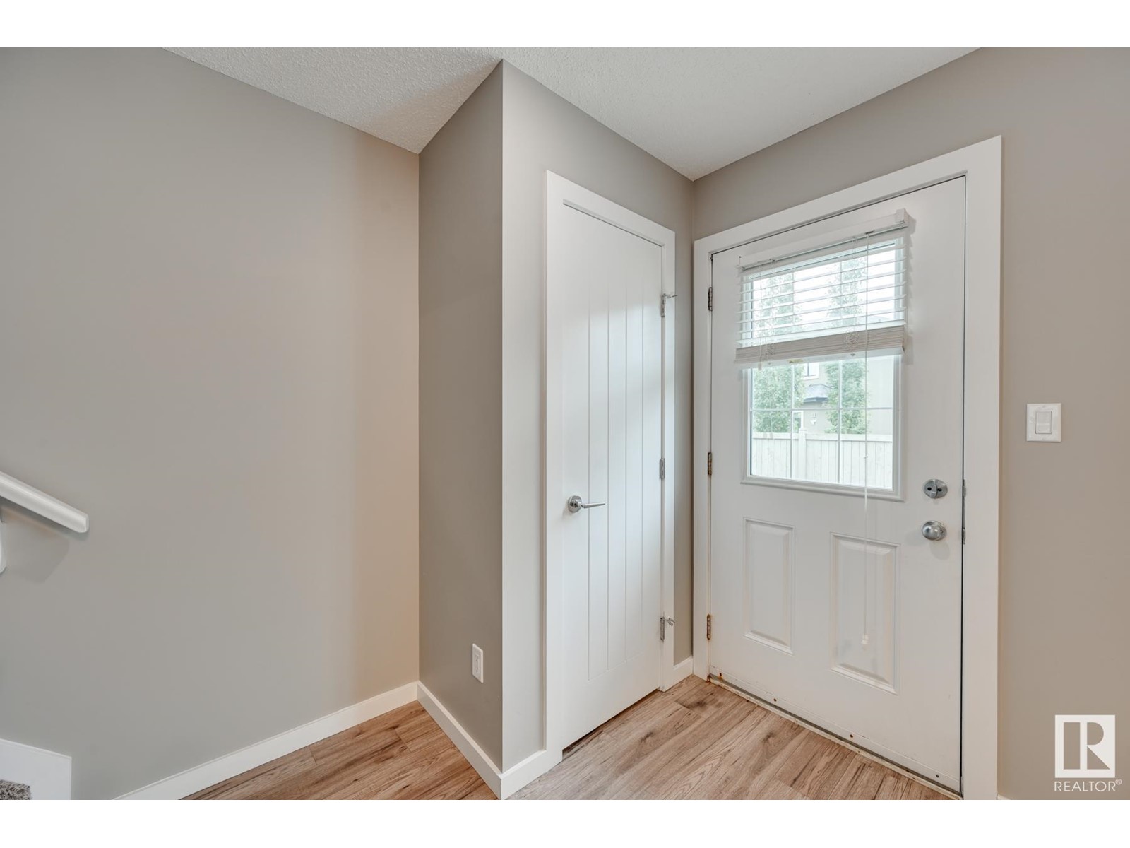 Property at #29 2215 24 ST NW image 3