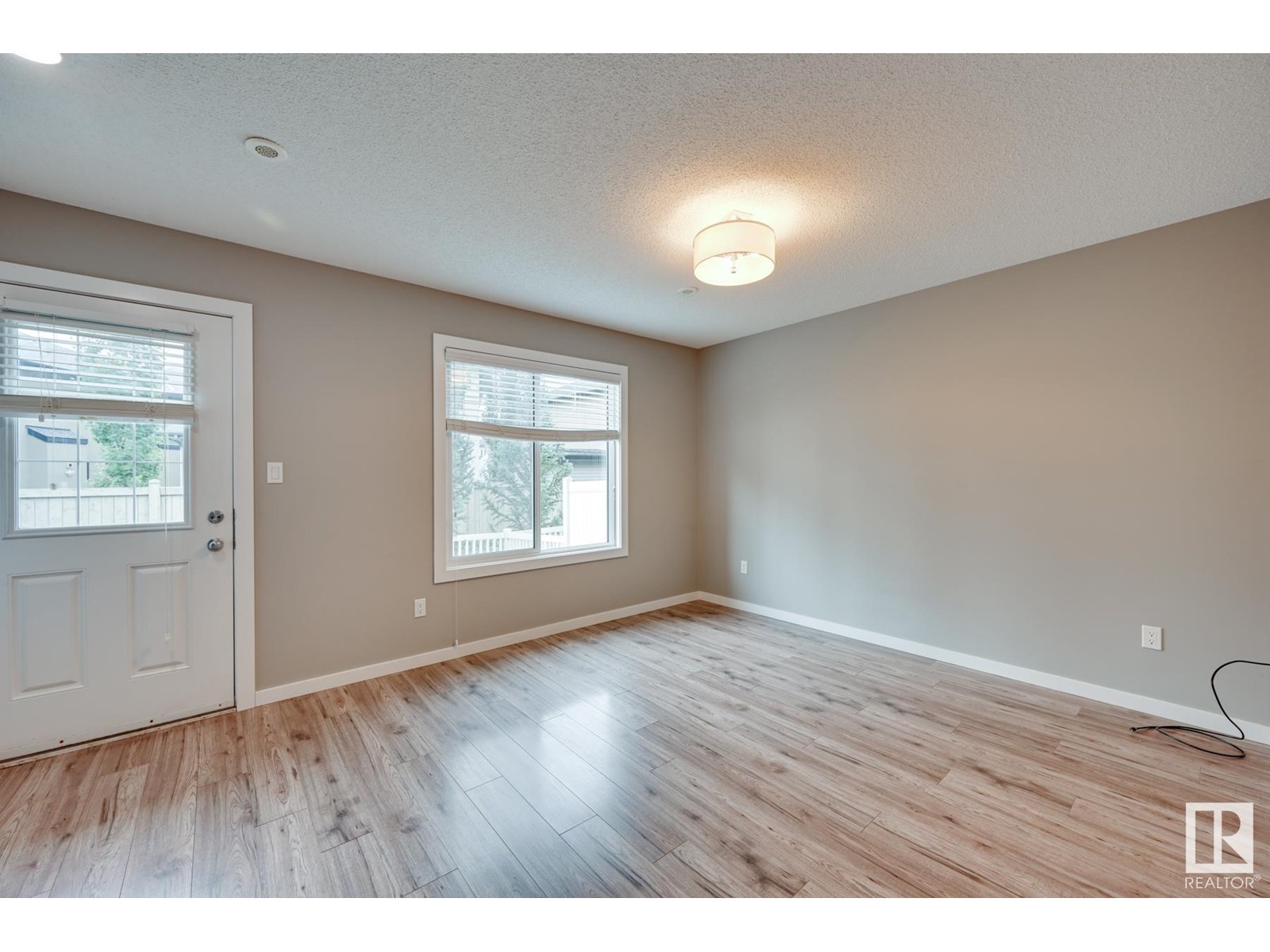 Property at #29 2215 24 ST NW image 5