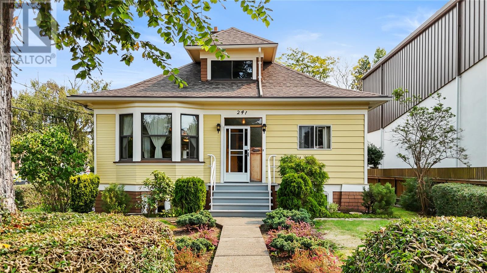 Property at 241 Montreal St image 2