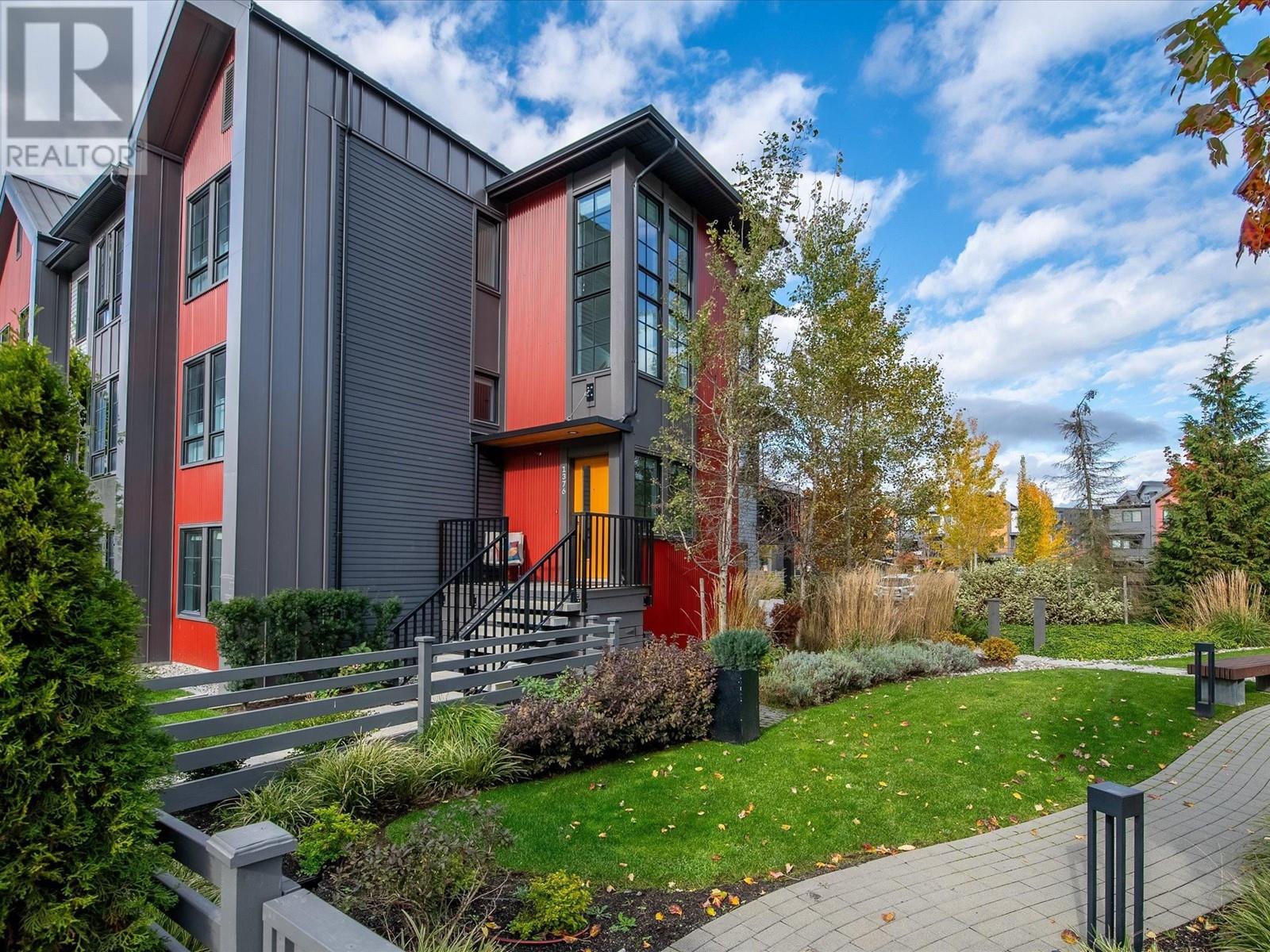 1376 Peakside Place, Squamish, British Columbia  V8B 1A8 - Photo 1 - R2957125