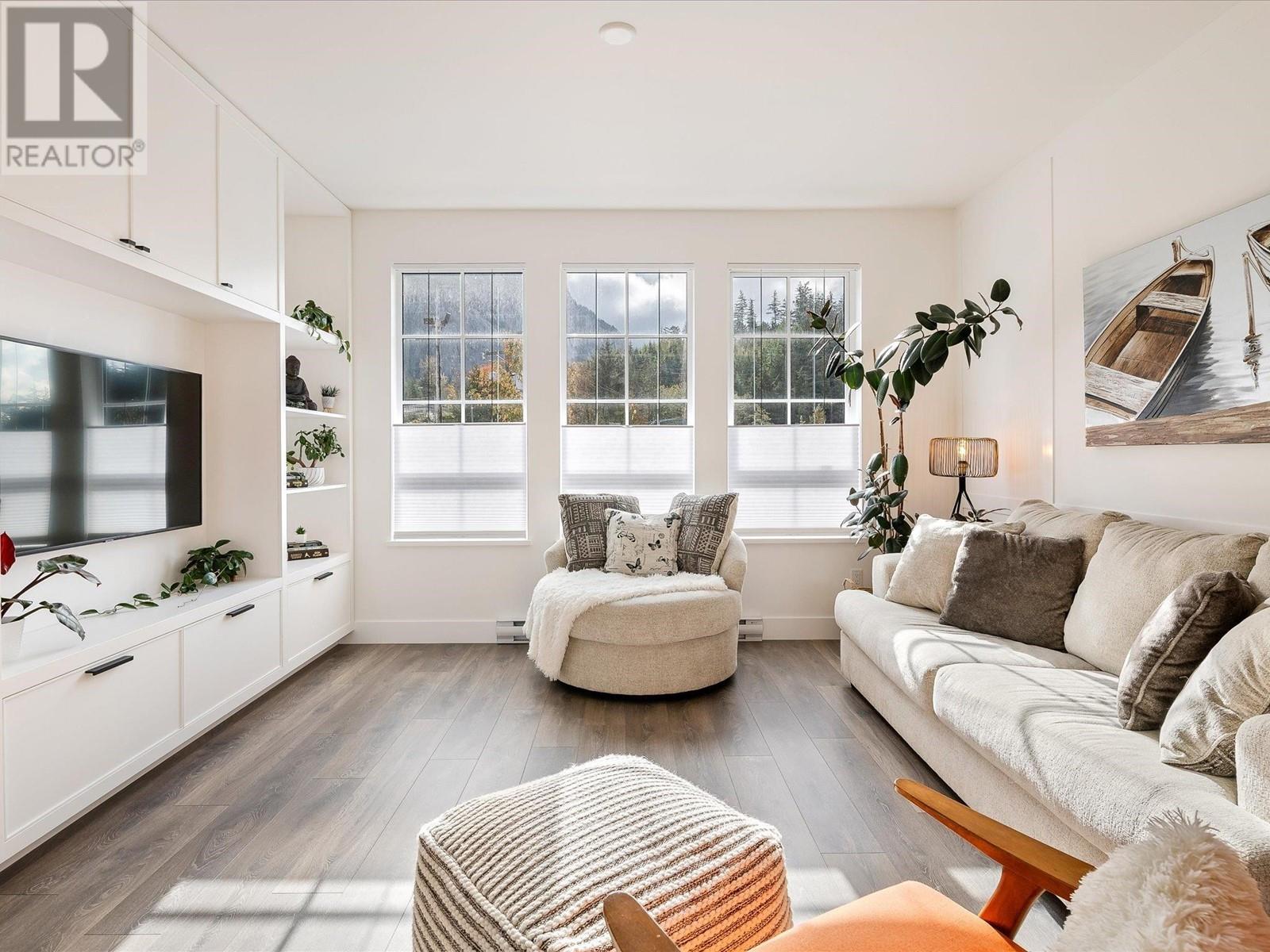 1376 Peakside Place, Squamish, British Columbia  V8B 1A8 - Photo 3 - R2957125