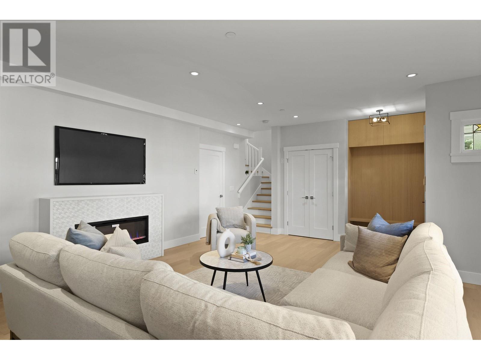 Listing Picture 5 of 19 : 1058 W 15 TH AVENUE, Vancouver / 溫哥華 - 魯藝地產 Yvonne Lu Group - MLS Medallion Club Member