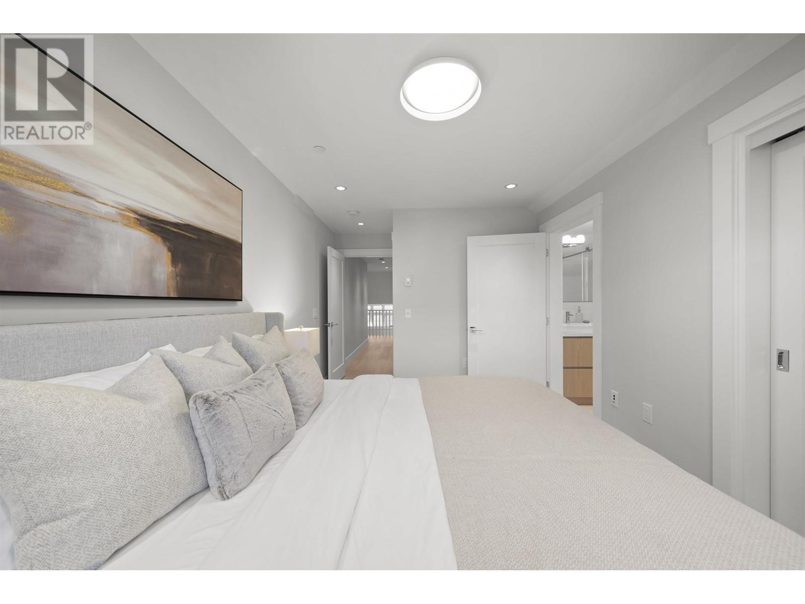 Listing Picture 16 of 19 : 1058 W 15 TH AVENUE, Vancouver / 溫哥華 - 魯藝地產 Yvonne Lu Group - MLS Medallion Club Member