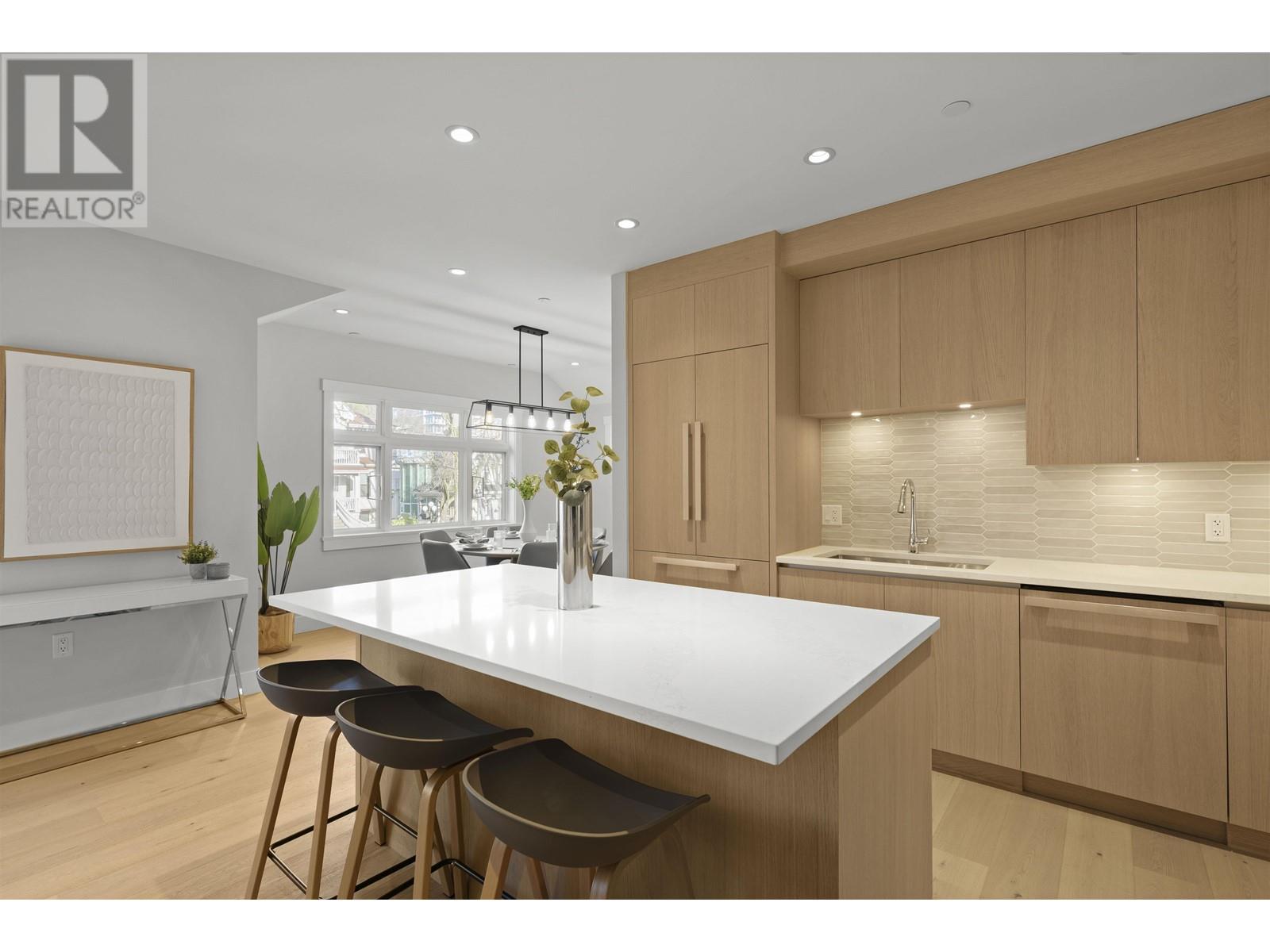 Listing Picture 8 of 19 : 1058 W 15 TH AVENUE, Vancouver / 溫哥華 - 魯藝地產 Yvonne Lu Group - MLS Medallion Club Member