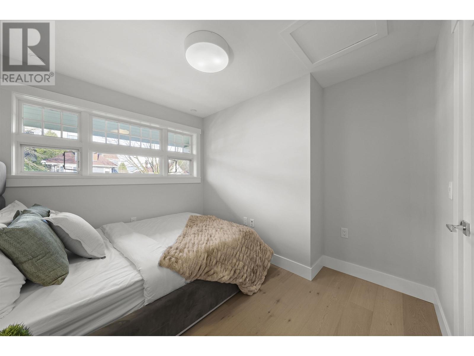 Listing Picture 18 of 19 : 1058 W 15 TH AVENUE, Vancouver / 溫哥華 - 魯藝地產 Yvonne Lu Group - MLS Medallion Club Member