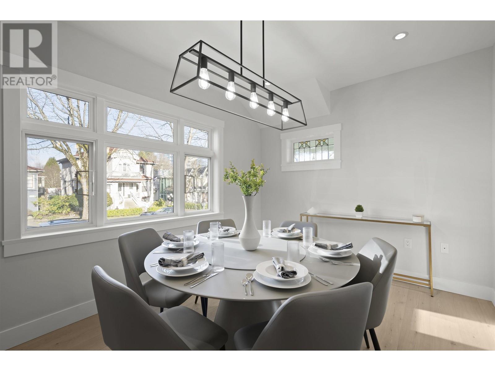 Listing Picture 11 of 19 : 1058 W 15 TH AVENUE, Vancouver / 溫哥華 - 魯藝地產 Yvonne Lu Group - MLS Medallion Club Member