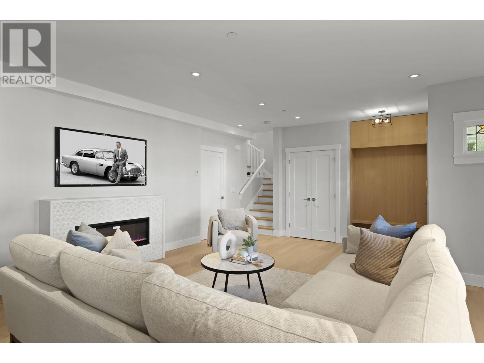 Listing Picture 7 of 19 : 1058 W 15 TH AVENUE, Vancouver / 溫哥華 - 魯藝地產 Yvonne Lu Group - MLS Medallion Club Member