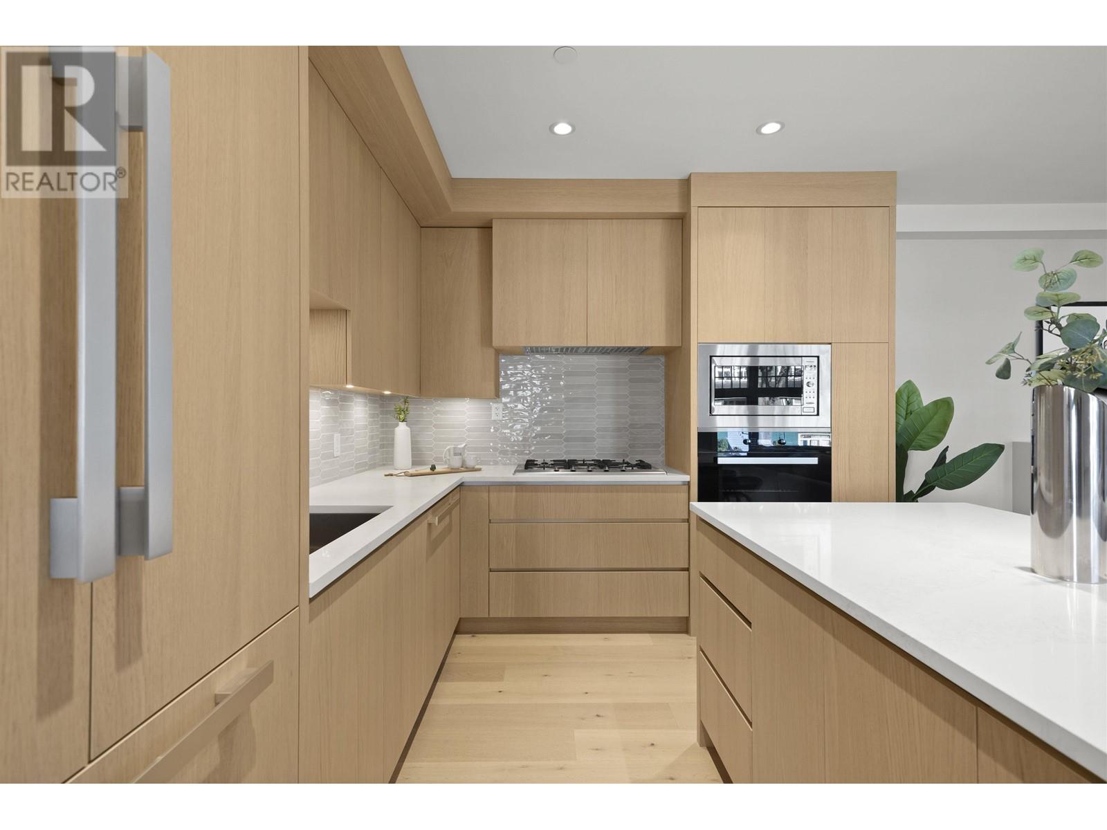 Listing Picture 10 of 19 : 1058 W 15 TH AVENUE, Vancouver / 溫哥華 - 魯藝地產 Yvonne Lu Group - MLS Medallion Club Member