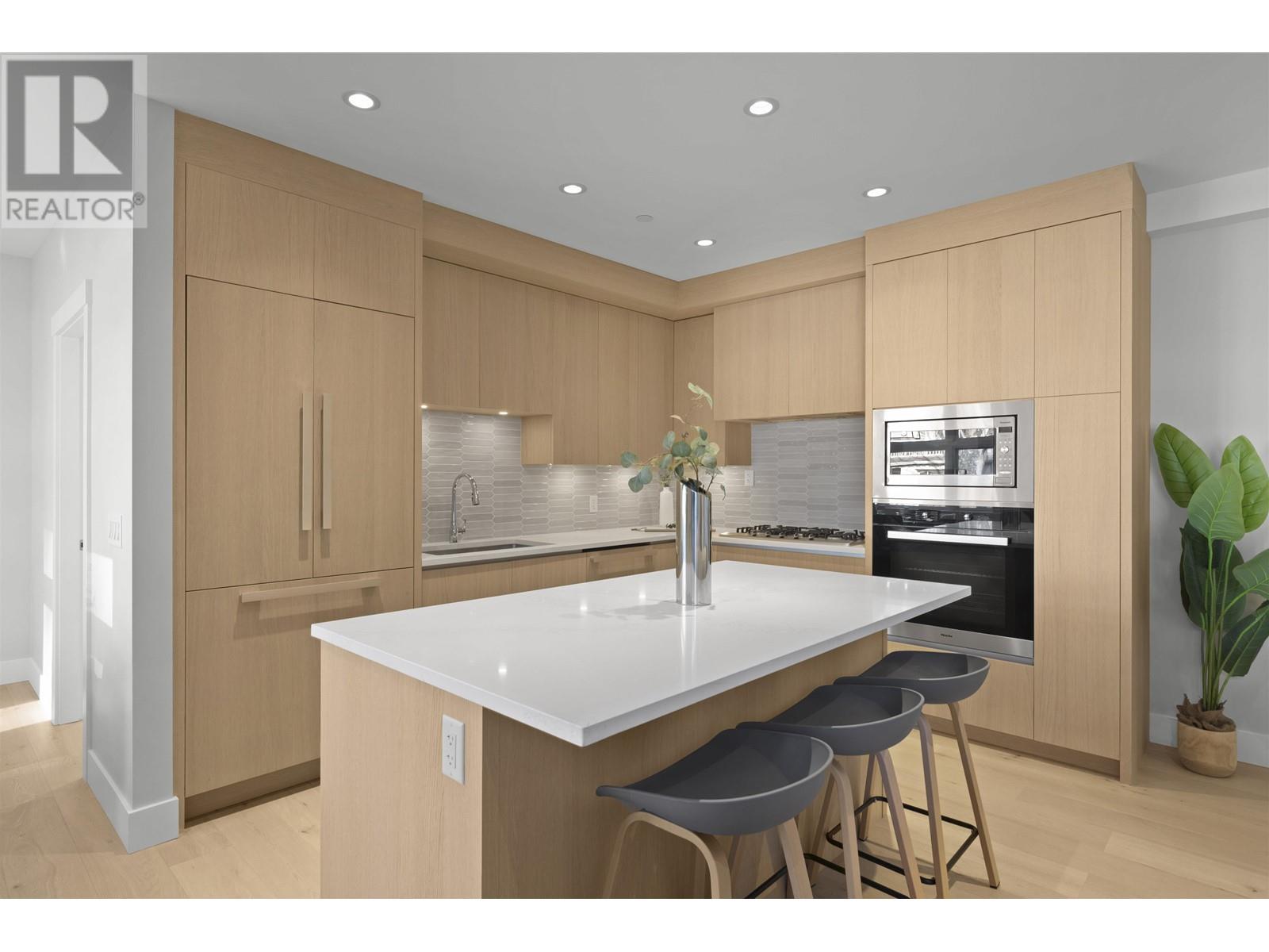 Listing Picture 9 of 19 : 1058 W 15 TH AVENUE, Vancouver / 溫哥華 - 魯藝地產 Yvonne Lu Group - MLS Medallion Club Member