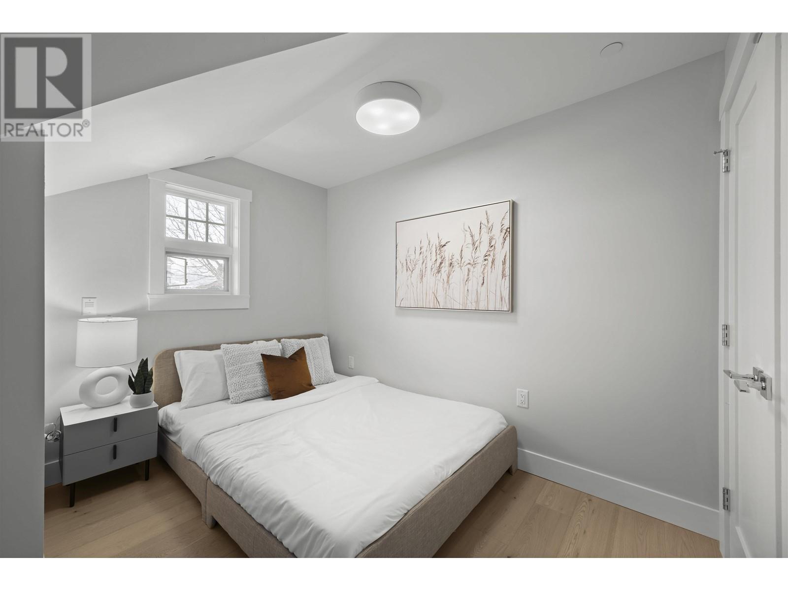 Listing Picture 17 of 19 : 1058 W 15 TH AVENUE, Vancouver / 溫哥華 - 魯藝地產 Yvonne Lu Group - MLS Medallion Club Member