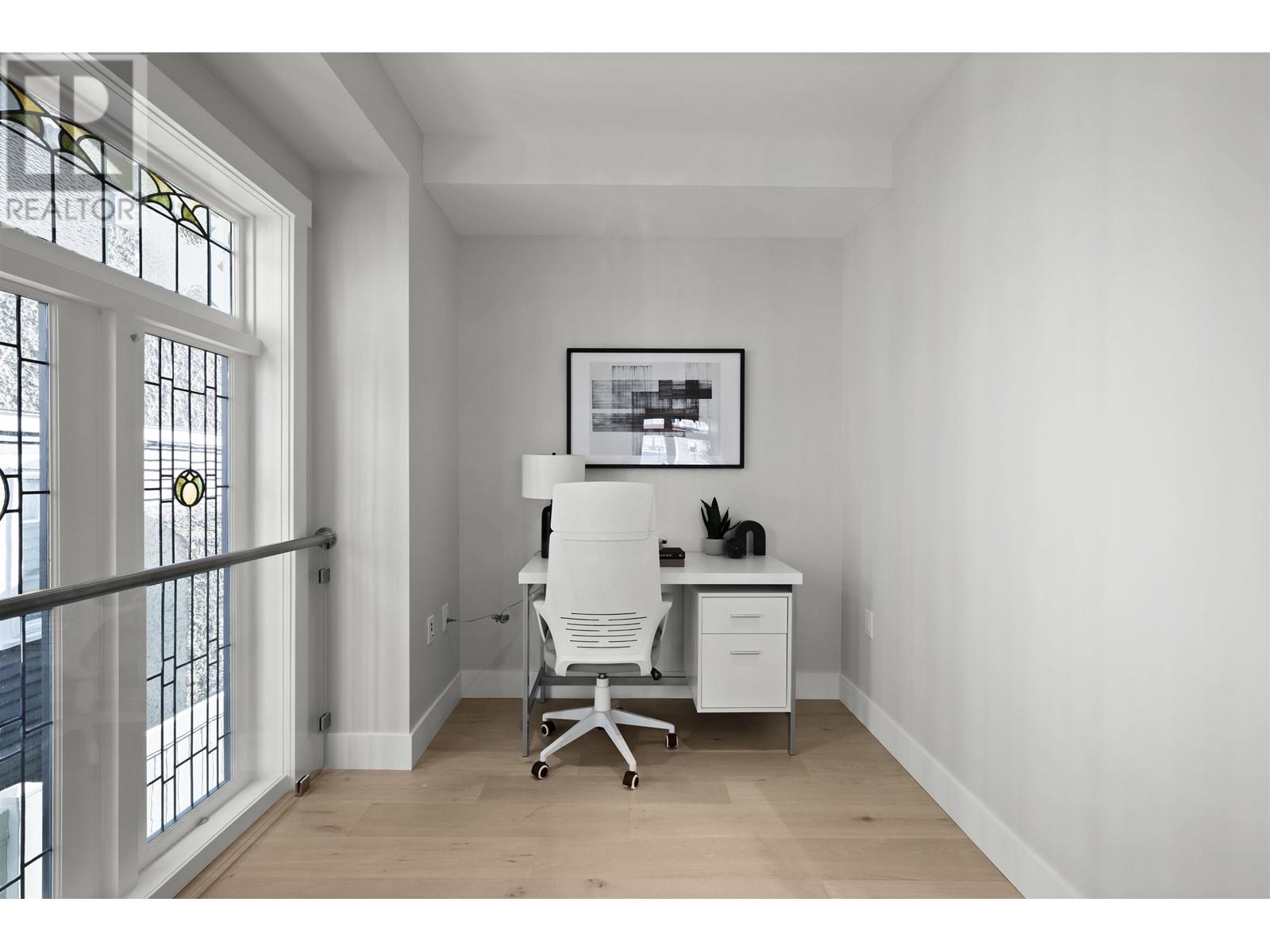 Listing Picture 12 of 19 : 1058 W 15 TH AVENUE, Vancouver / 溫哥華 - 魯藝地產 Yvonne Lu Group - MLS Medallion Club Member