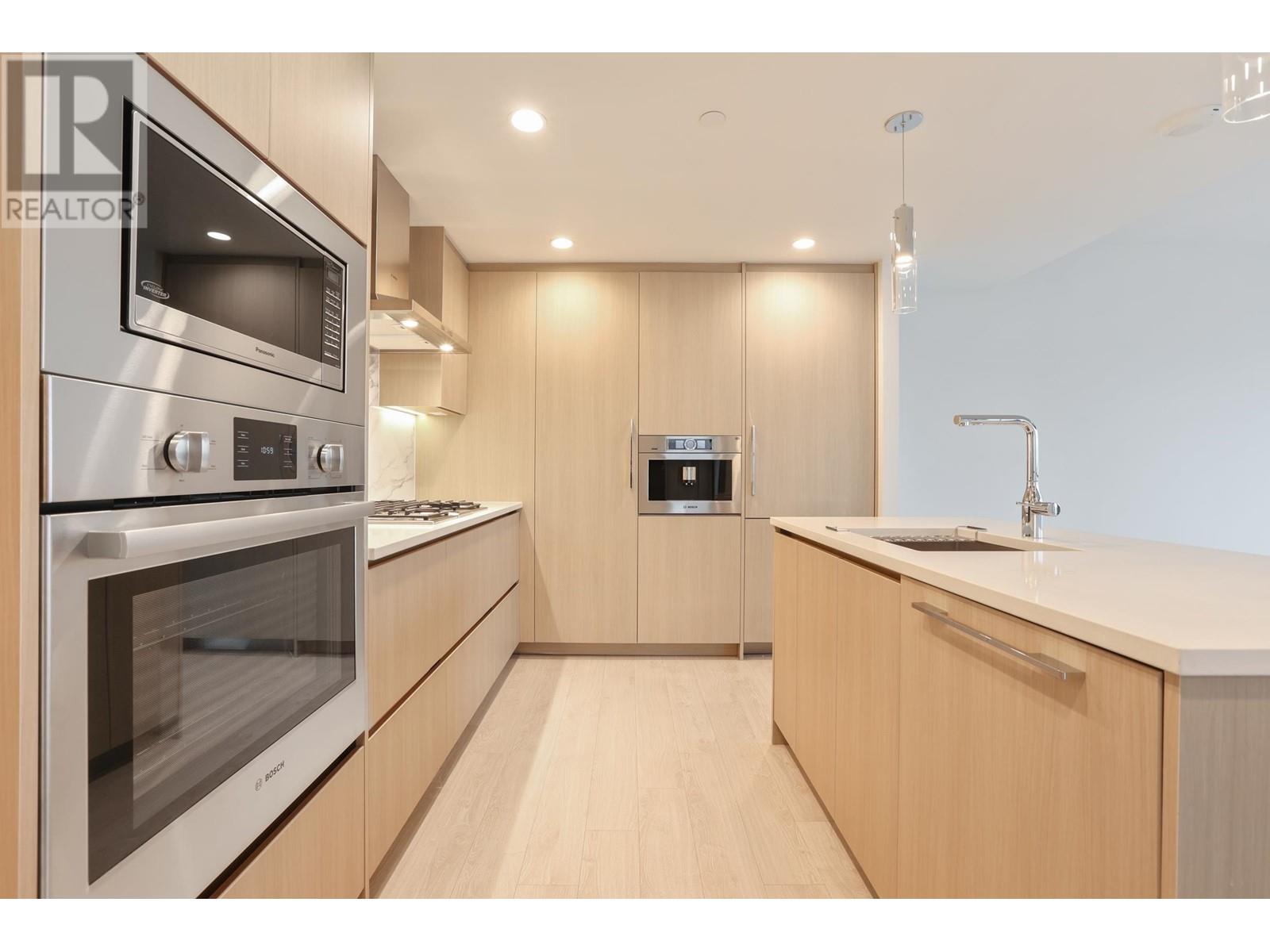 Listing Picture 5 of 23 : 3906 4890 LOUGHEED HIGHWAY, Burnaby / 本拿比 - 魯藝地產 Yvonne Lu Group - MLS Medallion Club Member