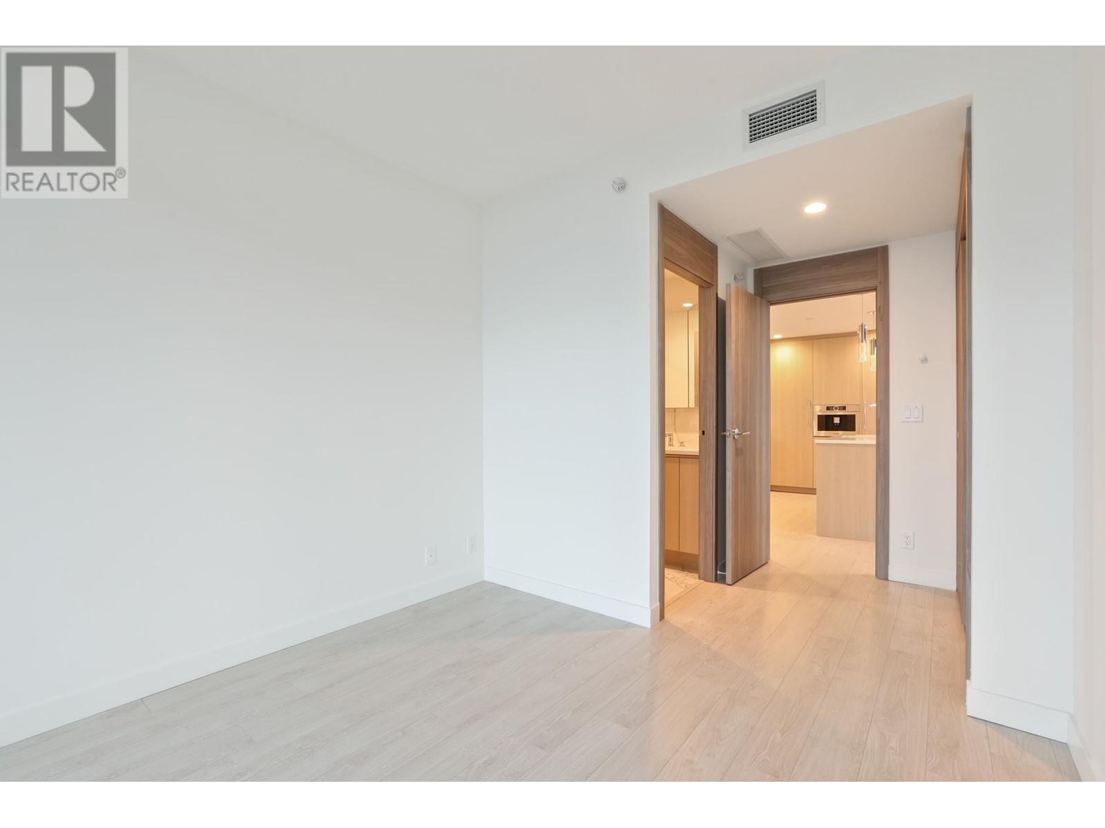Listing Picture 16 of 23 : 3906 4890 LOUGHEED HIGHWAY, Burnaby / 本拿比 - 魯藝地產 Yvonne Lu Group - MLS Medallion Club Member