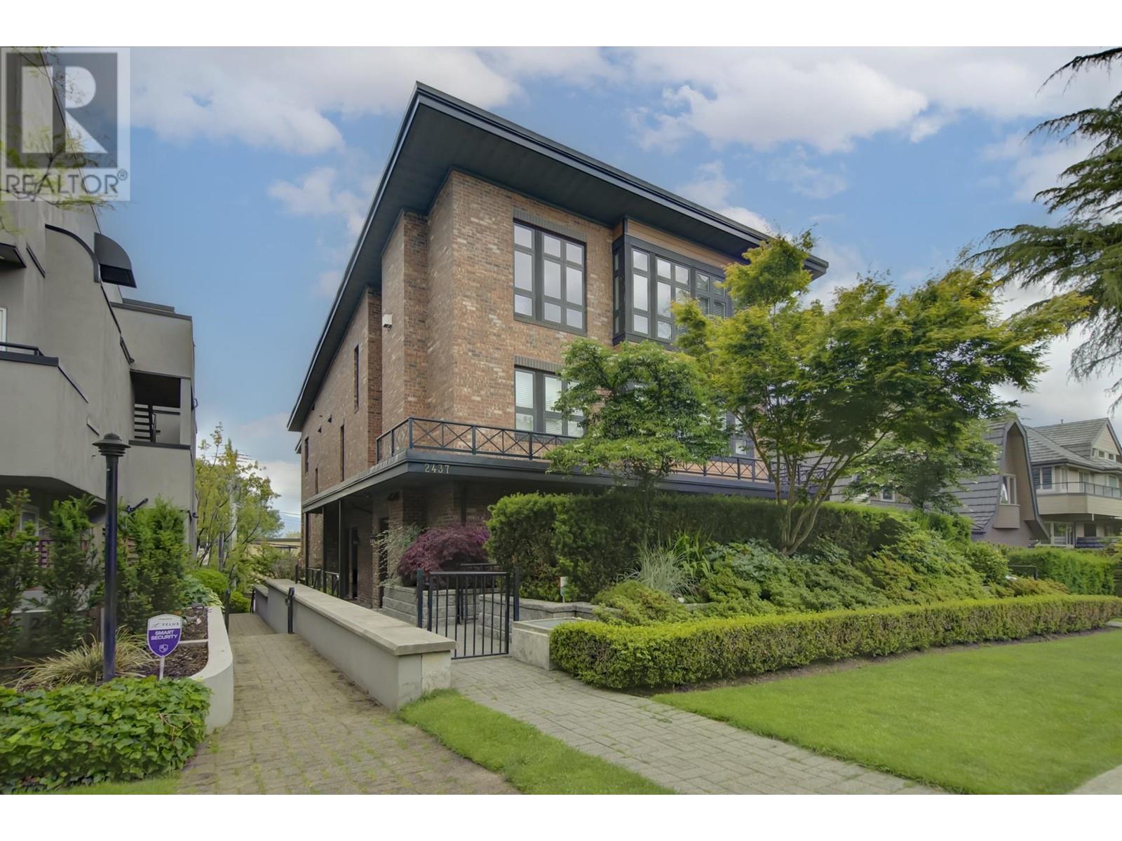 1 2437 W 1st Avenue, Vancouver, British Columbia  V6K 1G5 - Photo 2 - R2957912