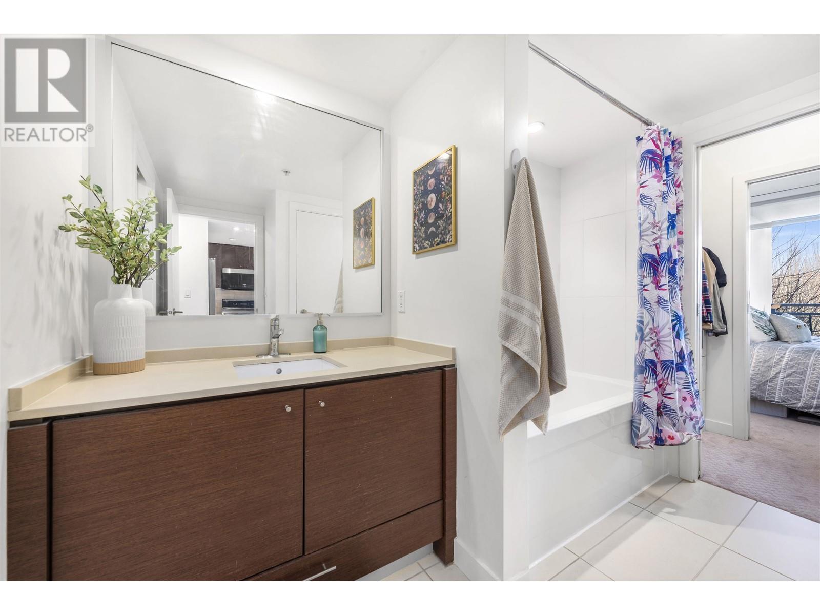 Listing Picture 10 of 20 : 805 5900 ALDERBRIDGE WAY, Richmond / 烈治文 - 魯藝地產 Yvonne Lu Group - MLS Medallion Club Member