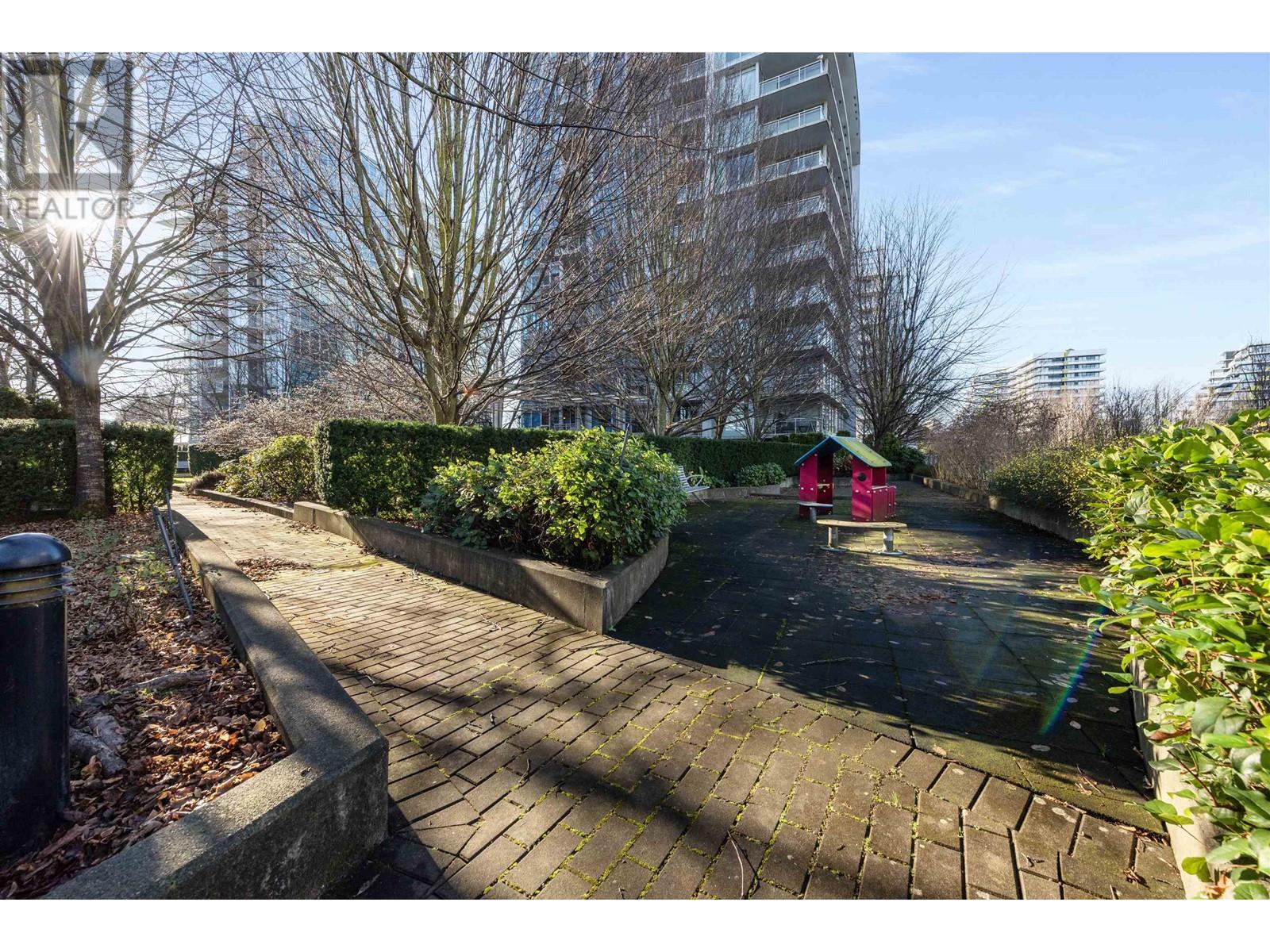 Listing Picture 11 of 20 : 805 5900 ALDERBRIDGE WAY, Richmond / 烈治文 - 魯藝地產 Yvonne Lu Group - MLS Medallion Club Member