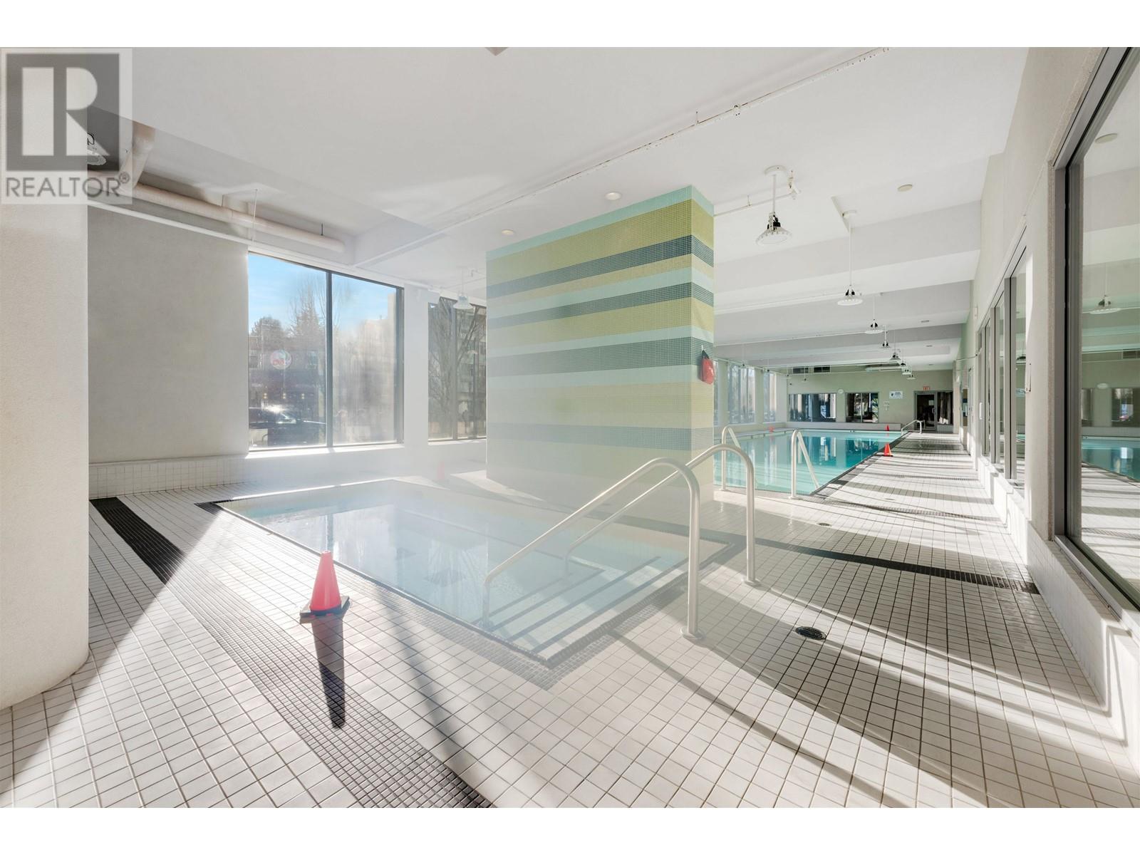 Listing Picture 14 of 20 : 805 5900 ALDERBRIDGE WAY, Richmond / 烈治文 - 魯藝地產 Yvonne Lu Group - MLS Medallion Club Member