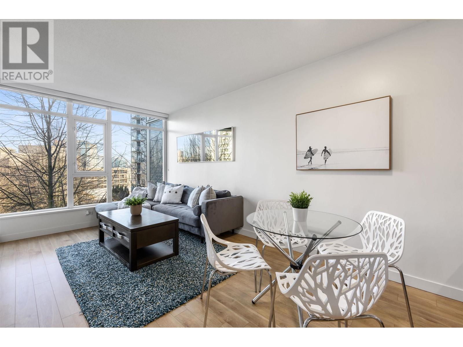Listing Picture 3 of 20 : 805 5900 ALDERBRIDGE WAY, Richmond / 烈治文 - 魯藝地產 Yvonne Lu Group - MLS Medallion Club Member