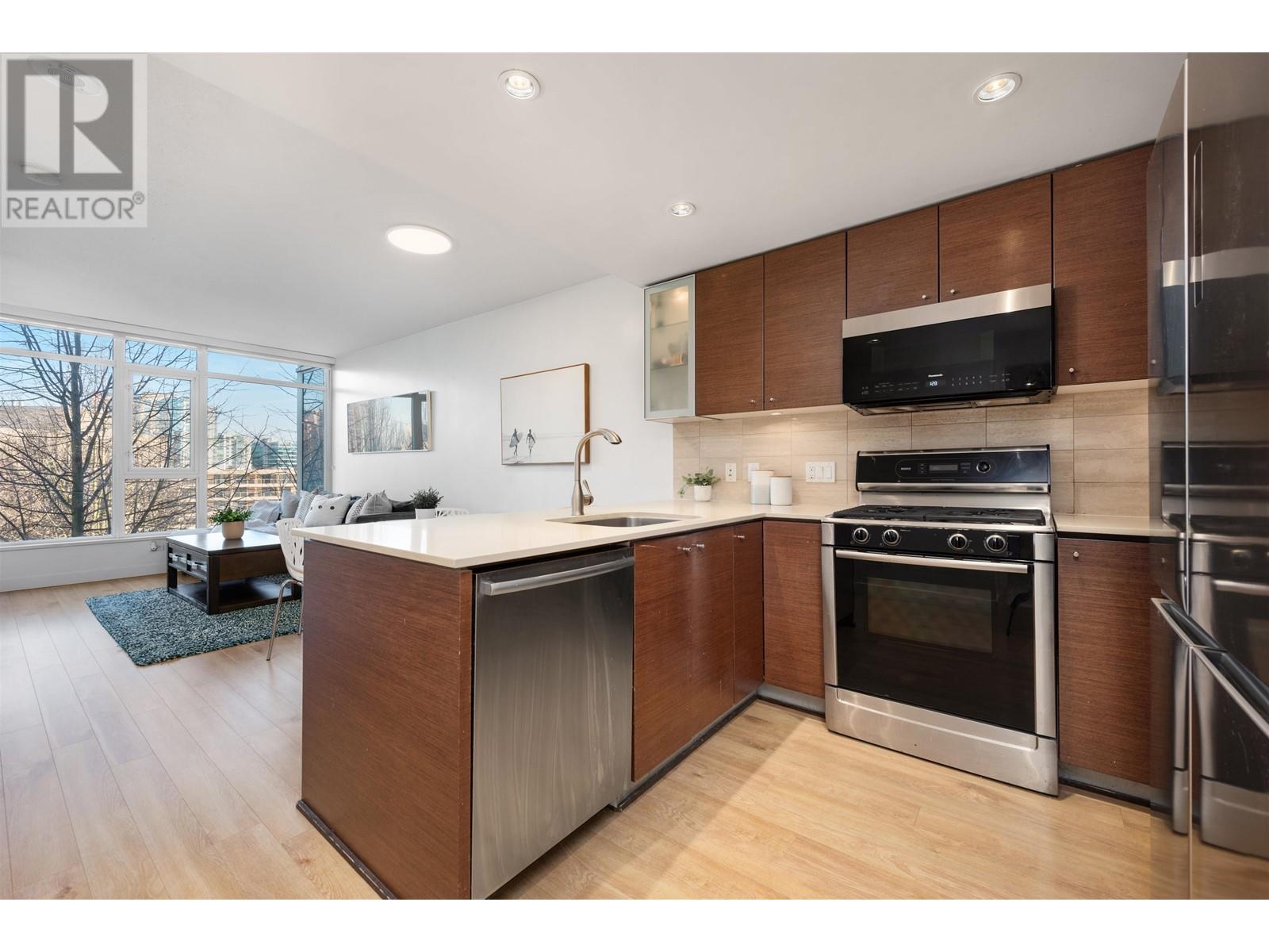 Listing Picture 9 of 20 : 805 5900 ALDERBRIDGE WAY, Richmond / 烈治文 - 魯藝地產 Yvonne Lu Group - MLS Medallion Club Member